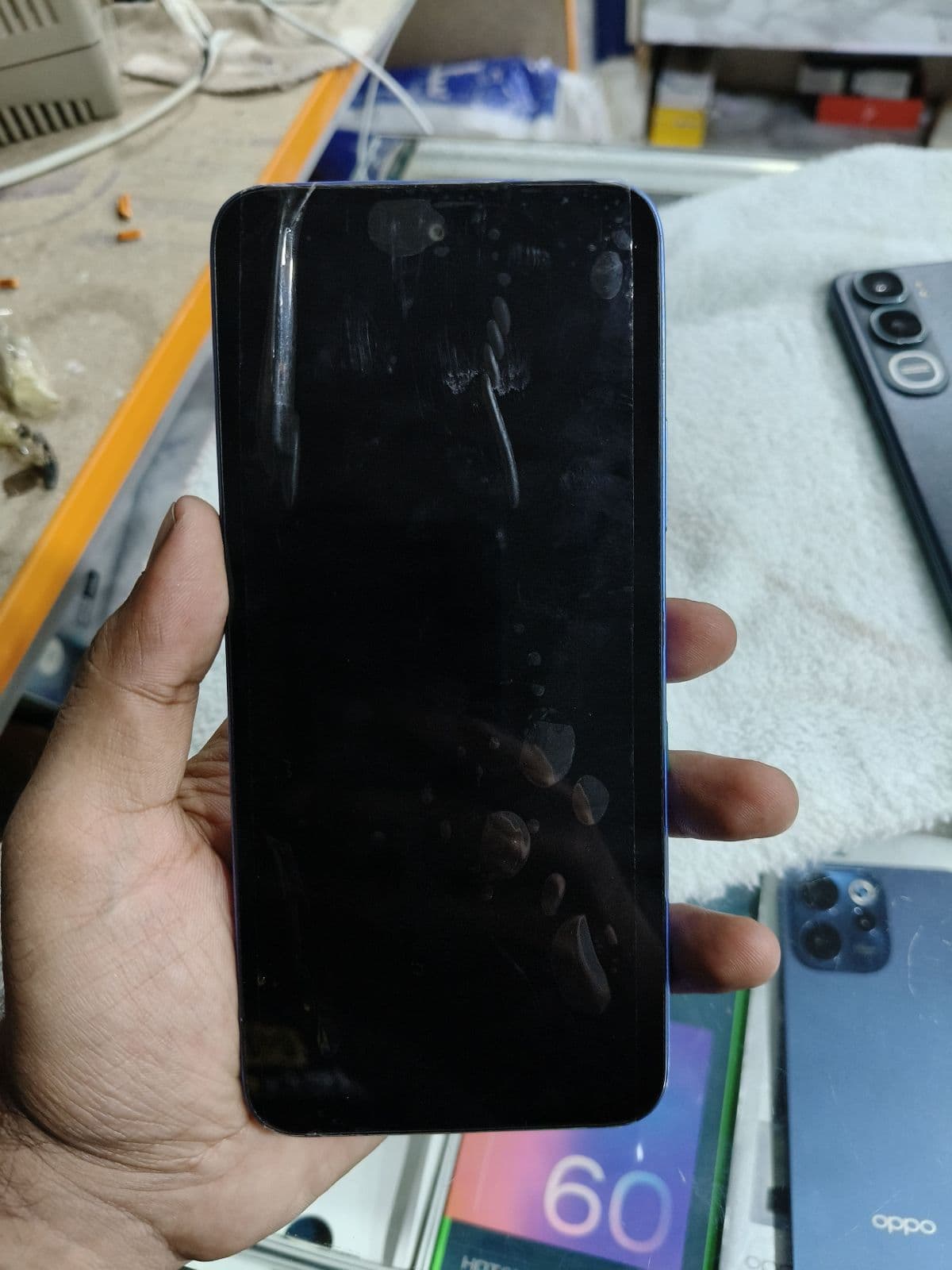 Infinix Hot 60i 6GB / 128GB in Shadow Blue — photo 2