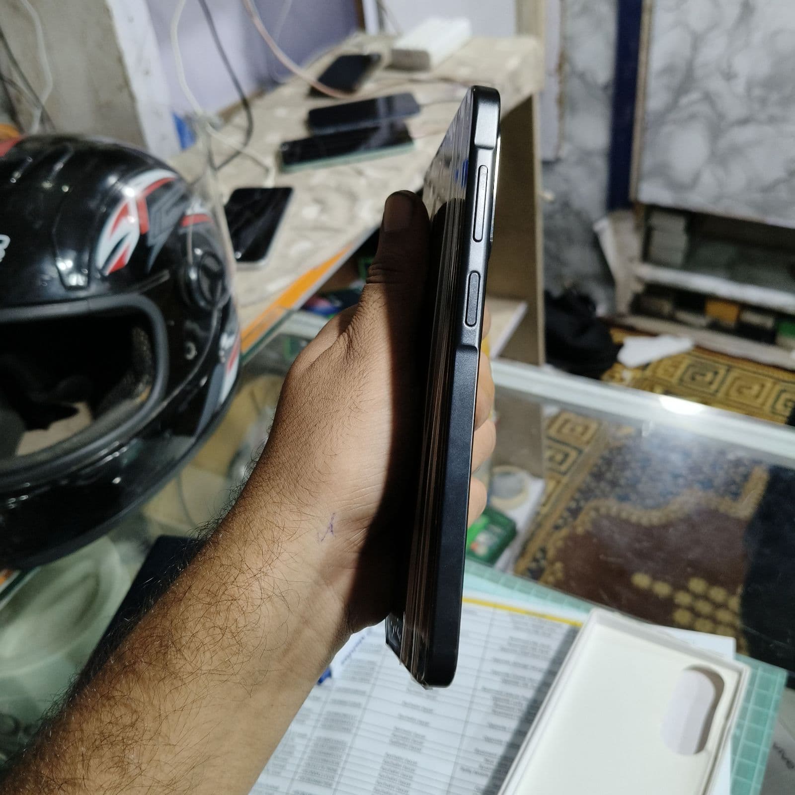 Samsung Galaxy A17 8GB / 256GB in Black — photo 4