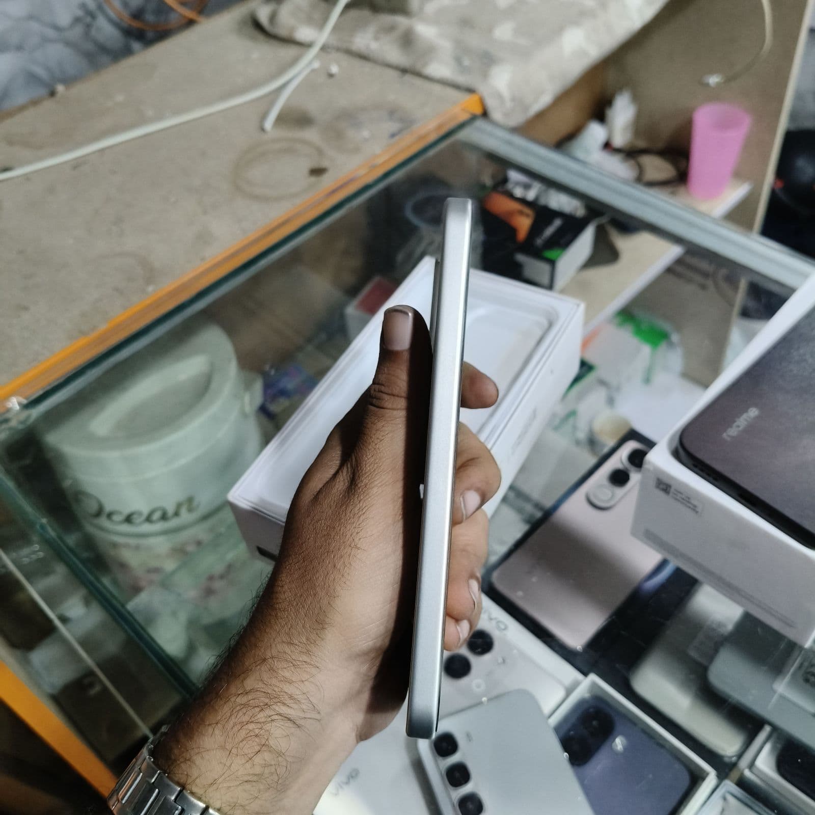Vivo Y500 8GB / 256GB in Pearl White — photo 3