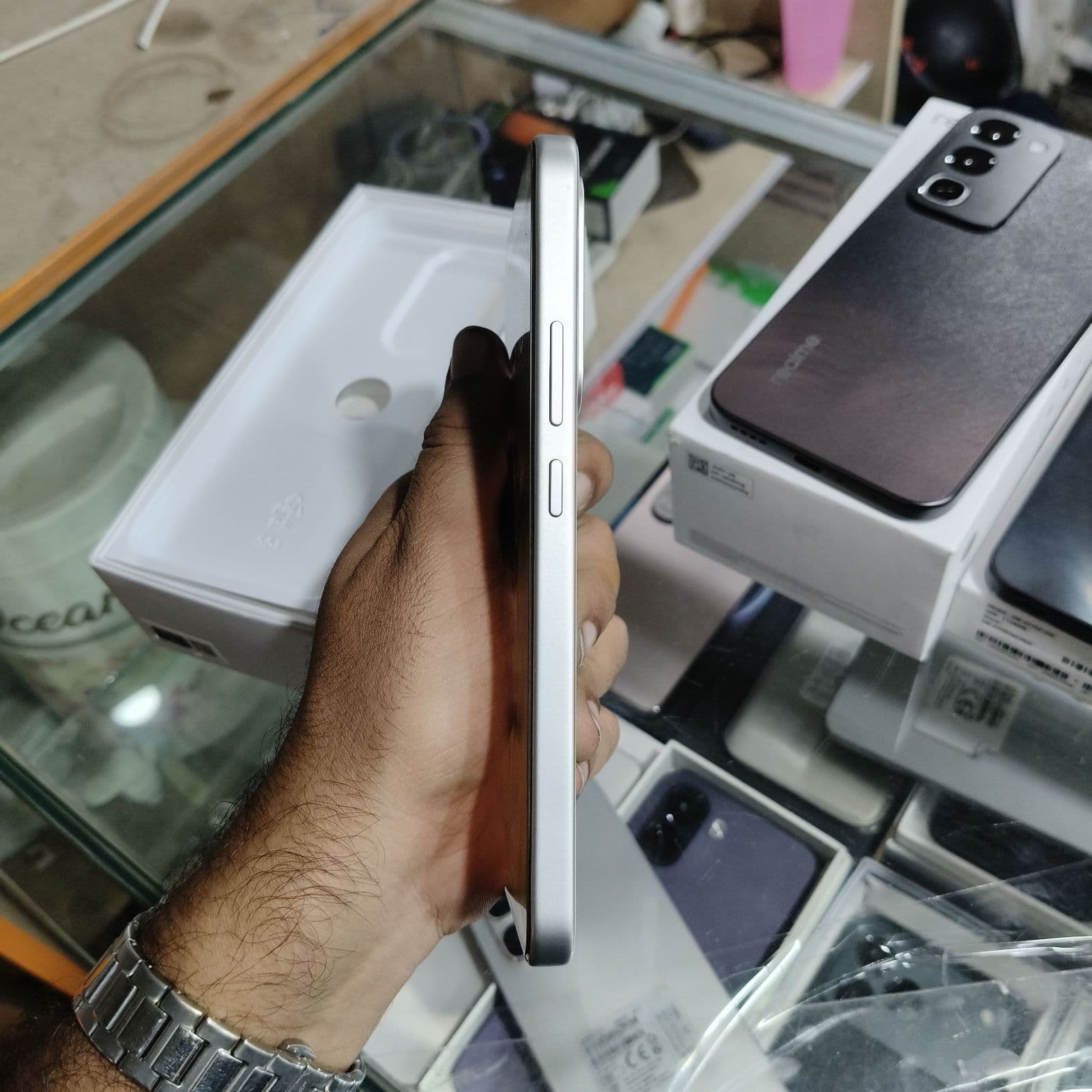 Vivo Y500 8GB / 256GB in Pearl White — photo 4