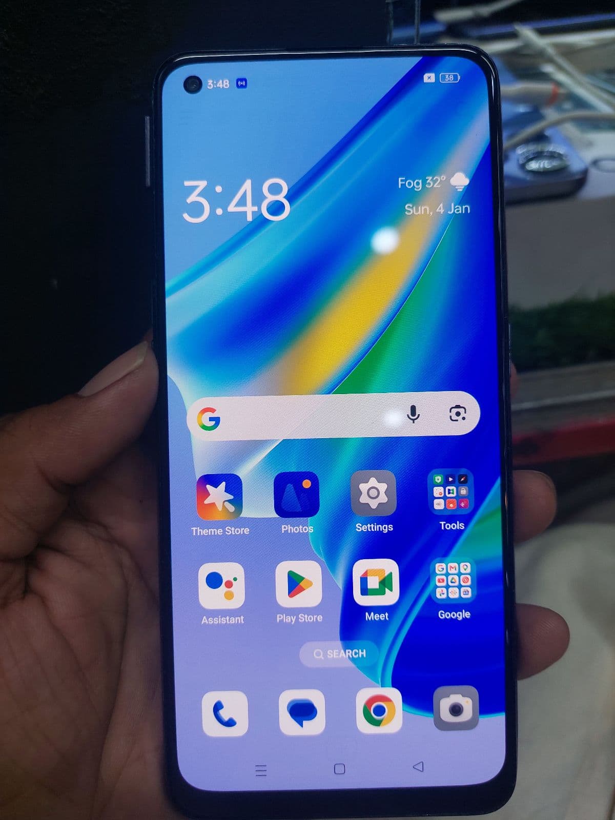 Oppo A95 8GB / 128GB in Glowing Rainbow Silver — photo 3