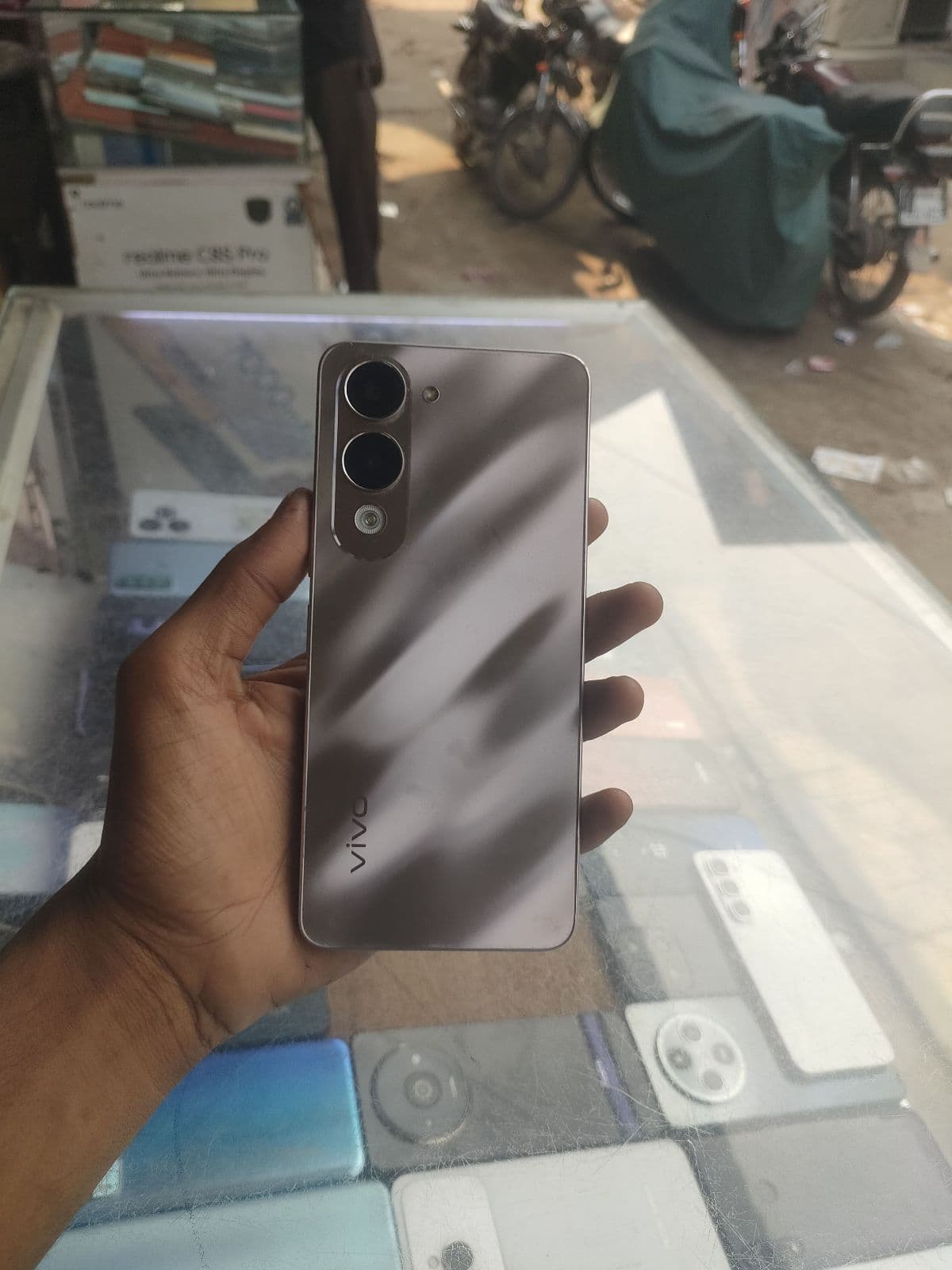 Vivo Y04 · 4GB / 64GB