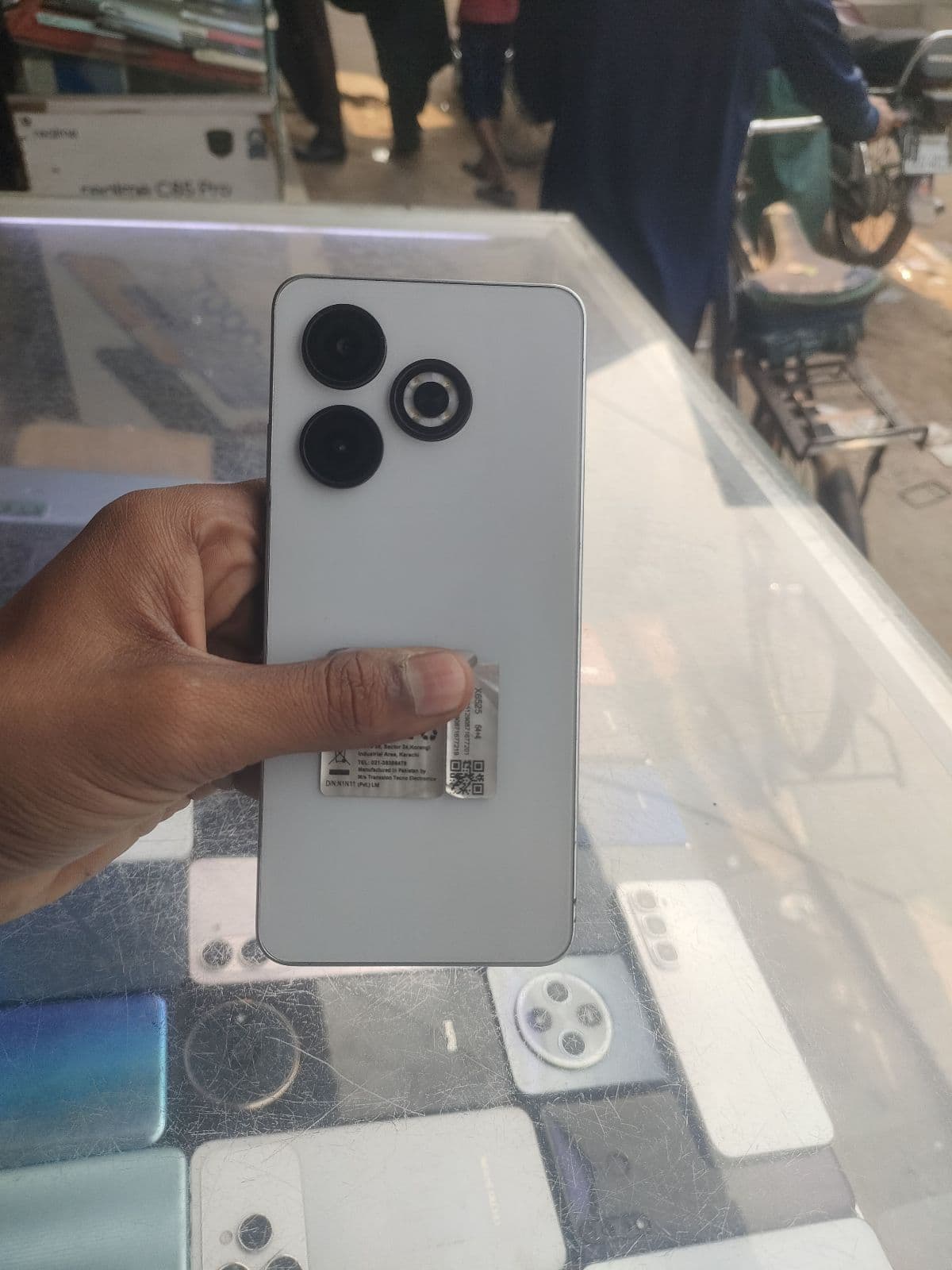 Infinix Smart 8 · 4GB / 64GB