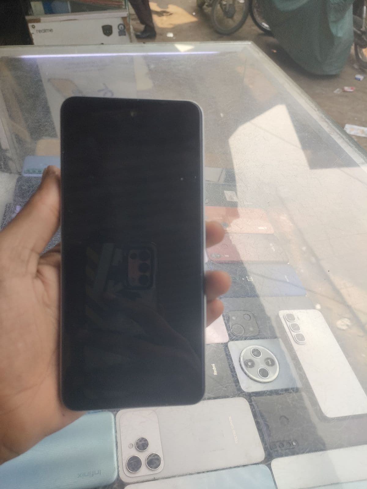 Infinix Smart 8 4GB / 64GB in Galaxy White — photo 2