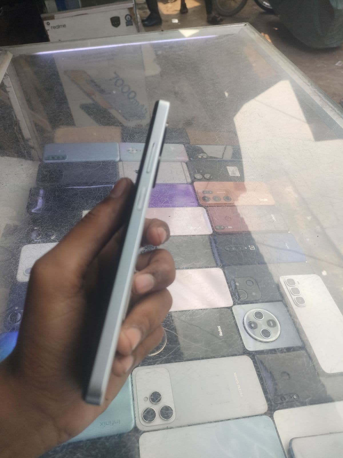 Infinix Smart 8 4GB / 64GB in Galaxy White — photo 5
