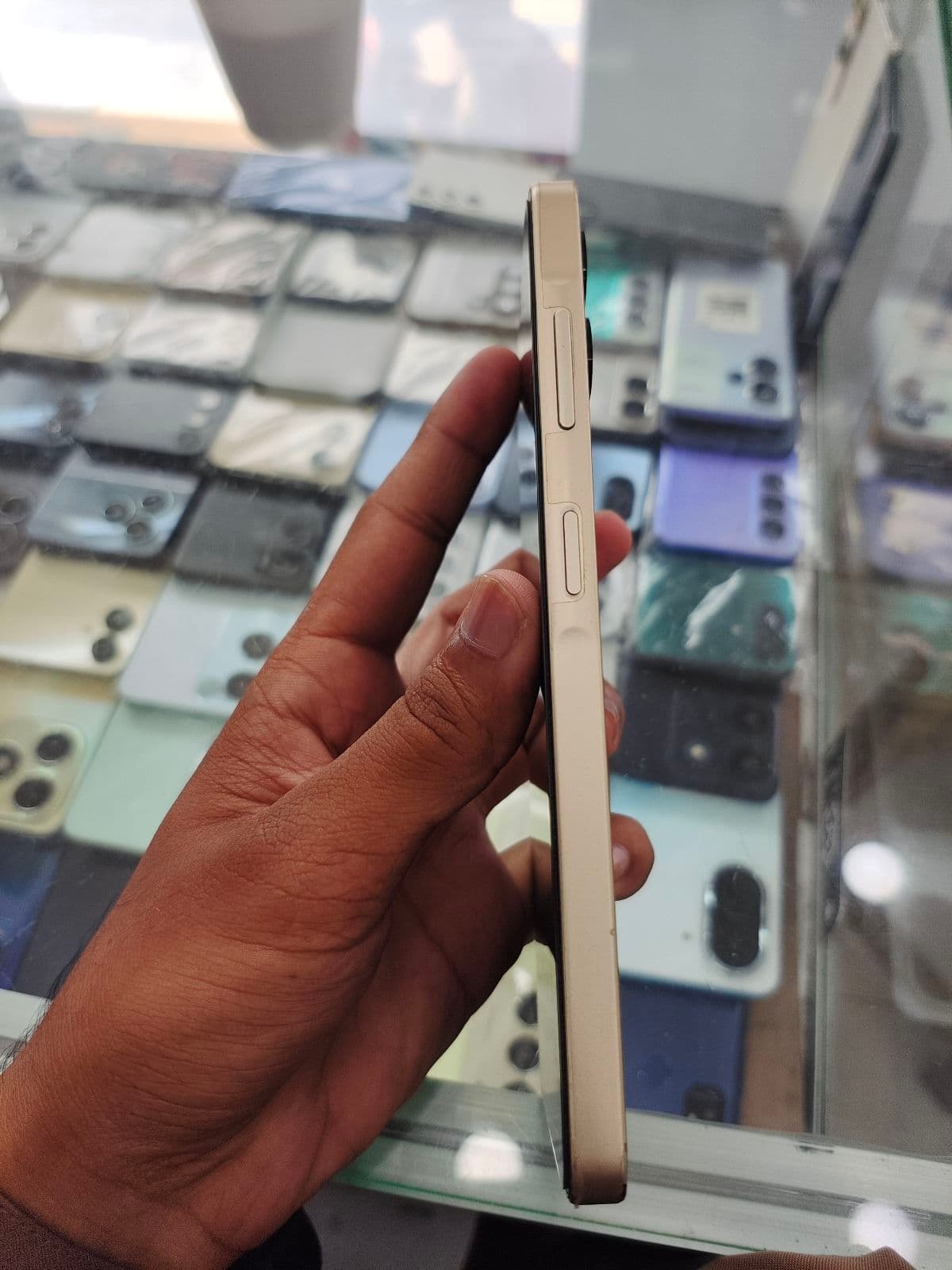 Samsung Galaxy A06 4GB / 128GB in Gold — photo 2