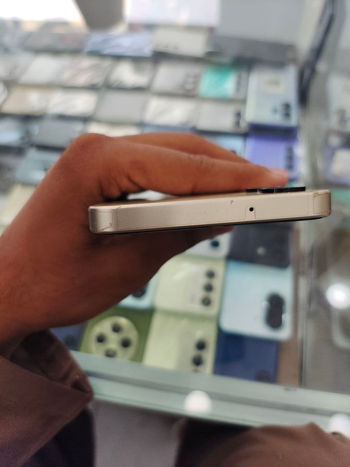 Samsung Galaxy A06 4GB / 128GB in Gold — photo 5