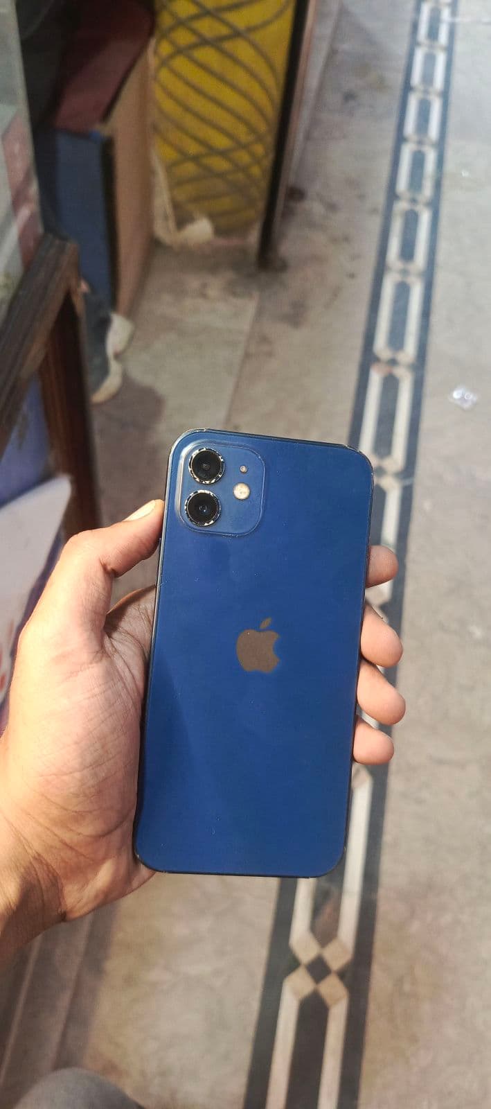 iPhone 12 · 128GB