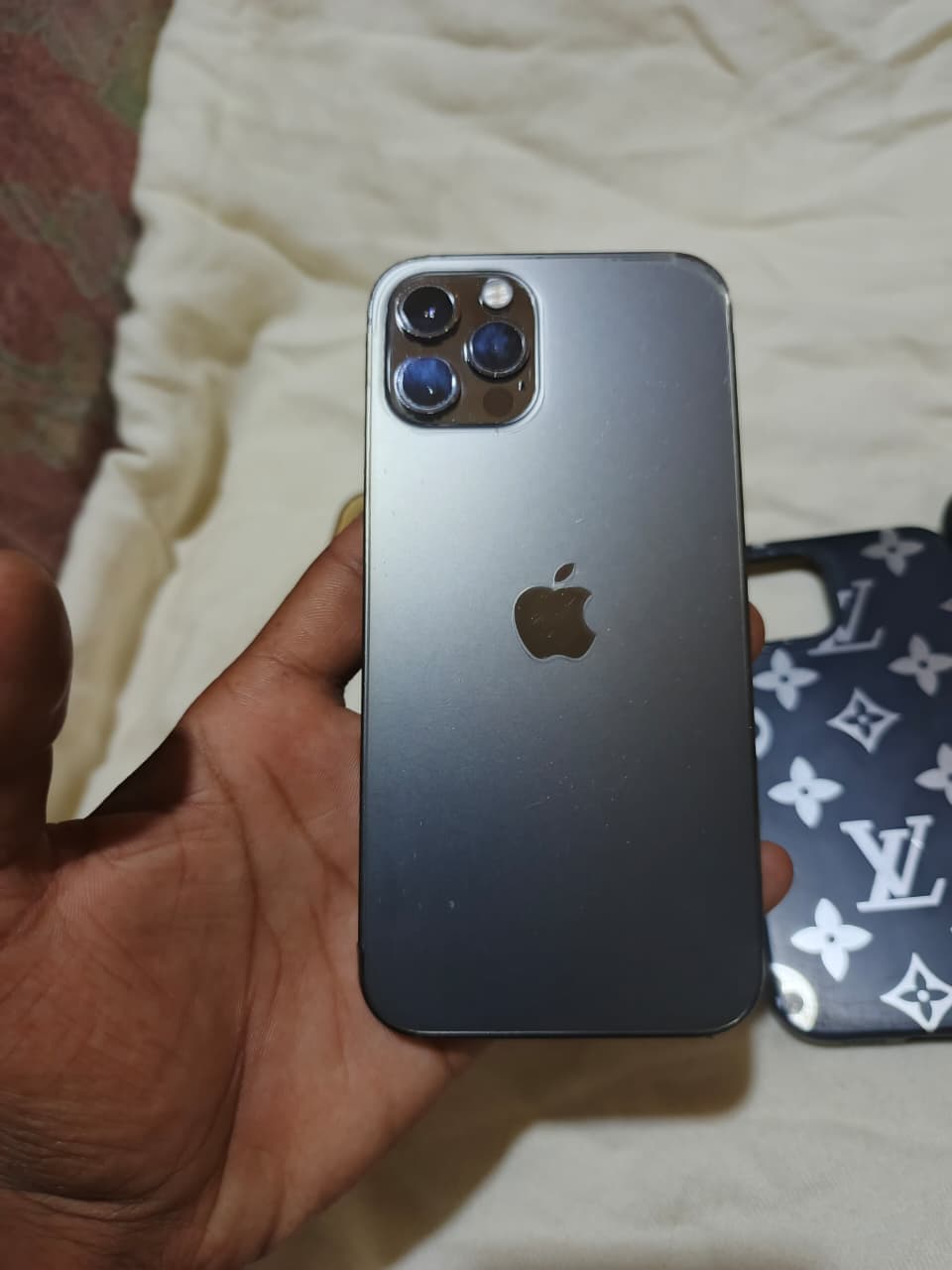 Apple iPhone 12 Pro 128GB in Graphite — photo 5