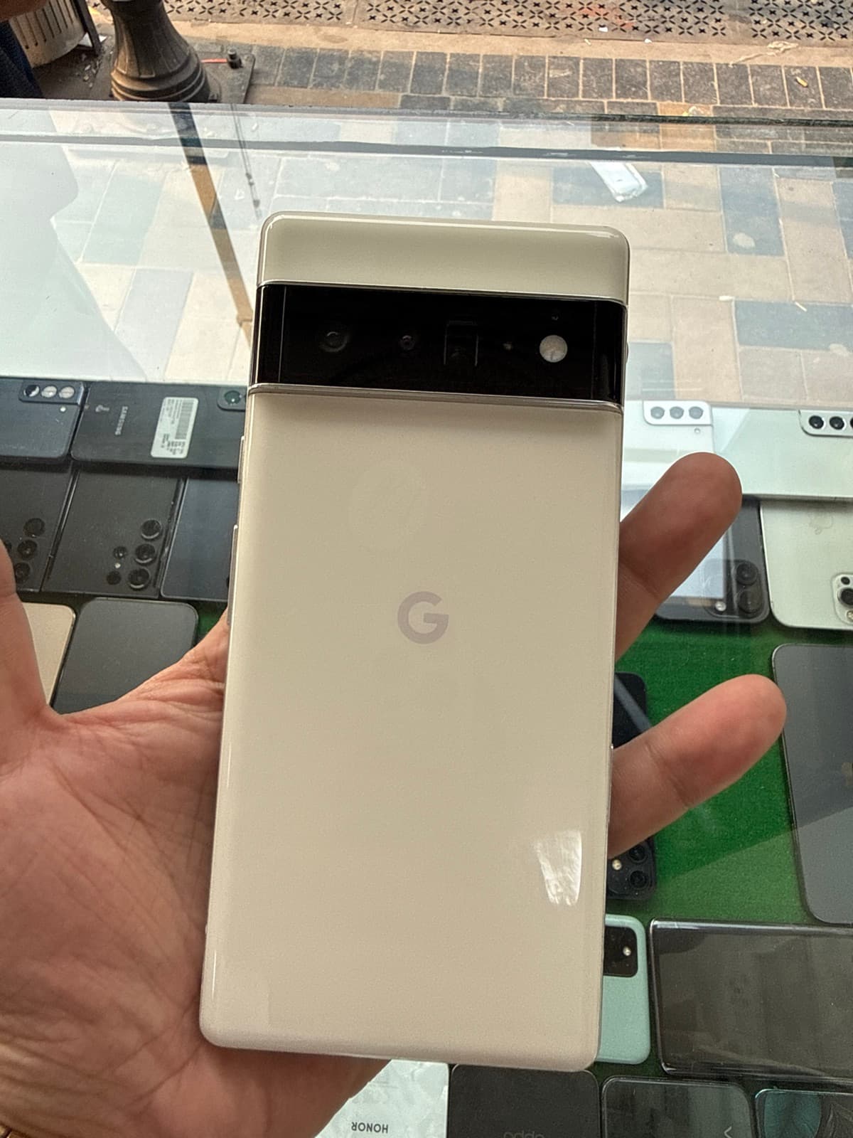 Google Pixel 6 Pro 12GB / 256GB in Cloudy White — photo 1
