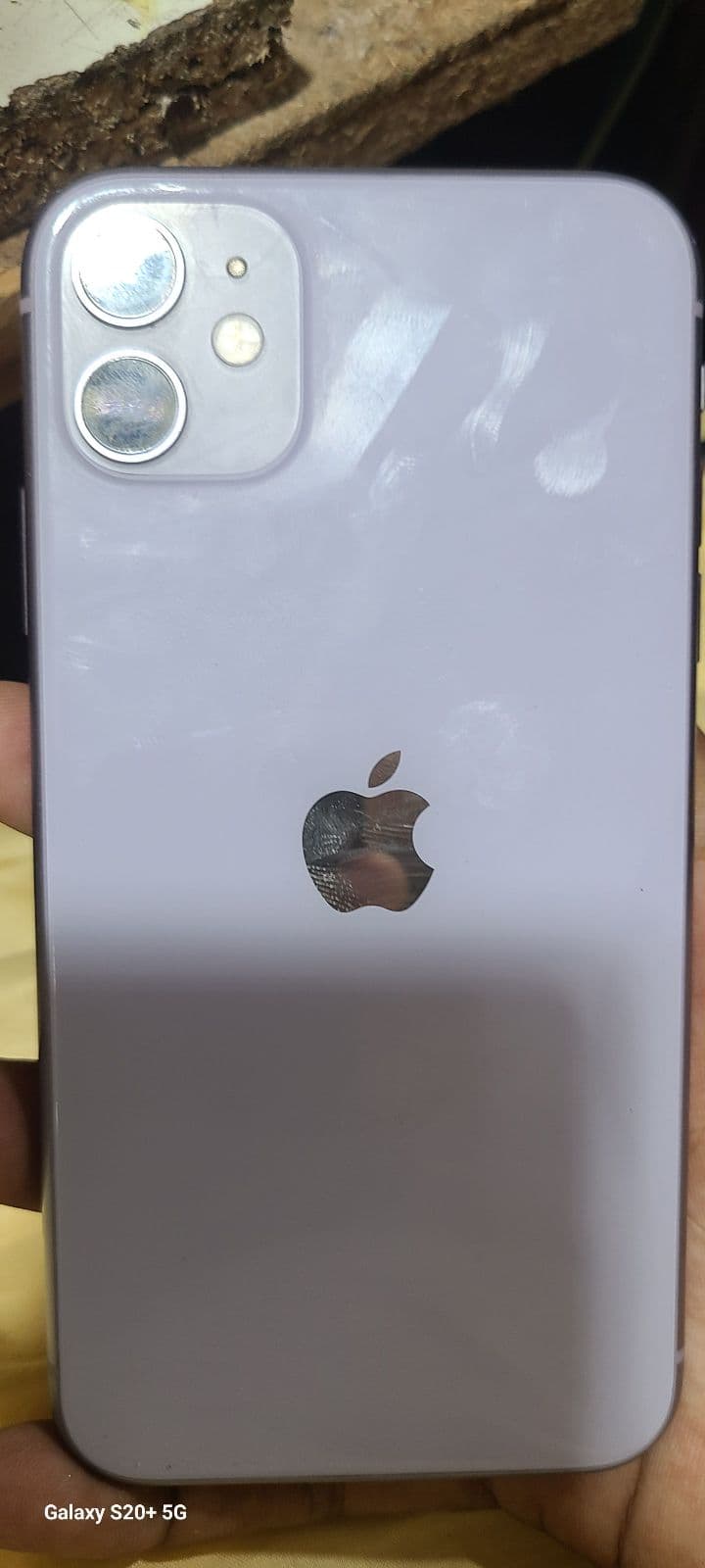 iPhone 11 · 64GB
