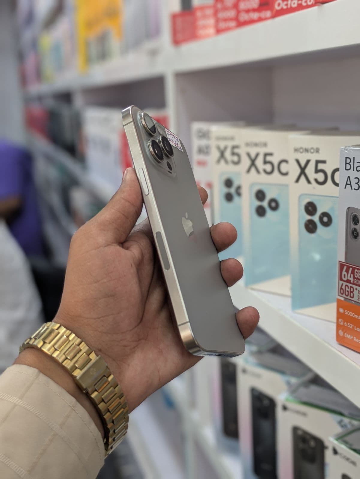Apple iPhone 15 Pro Max 256GB in Natural Titanium — photo 2