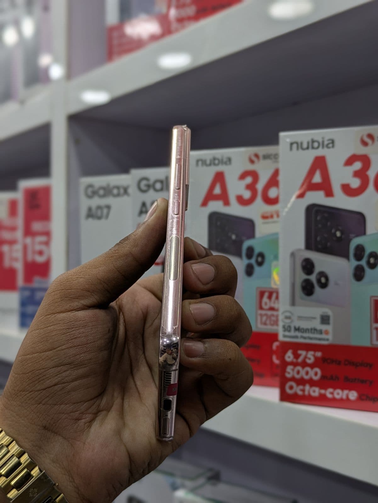 Samsung Galaxy S22 8GB / 128GB in Pink Gold — photo 2