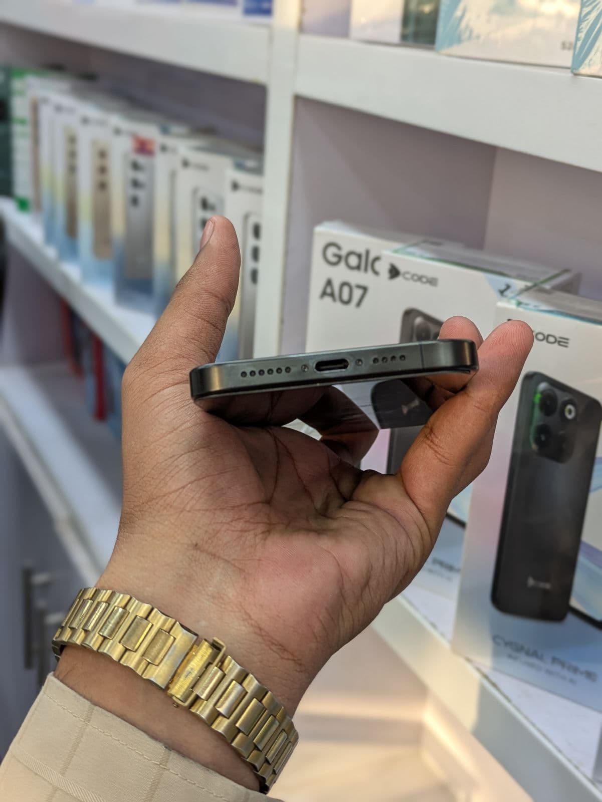 Apple iPhone 15 Pro Max 256GB in Black Titanium — photo 4