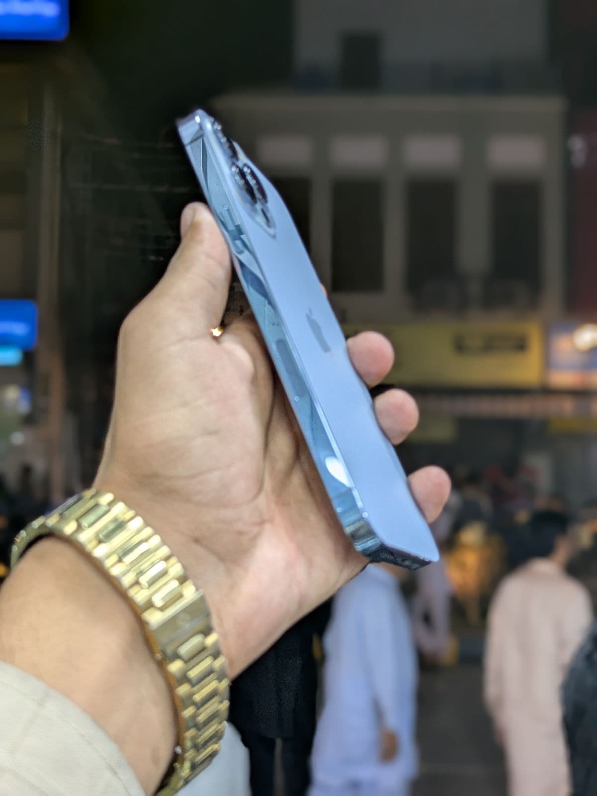 Apple iPhone 13 Pro Max 128GB in Sierra Blue — photo 2
