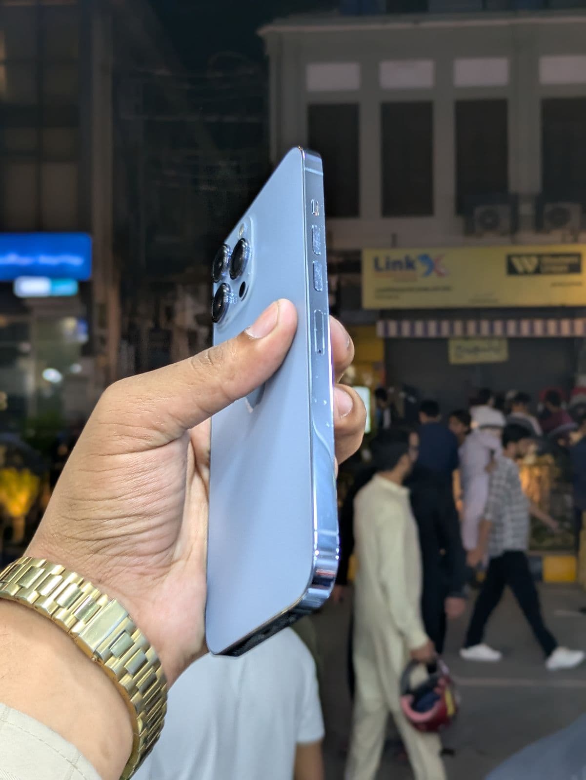 Apple iPhone 13 Pro Max 128GB in Sierra Blue — photo 3