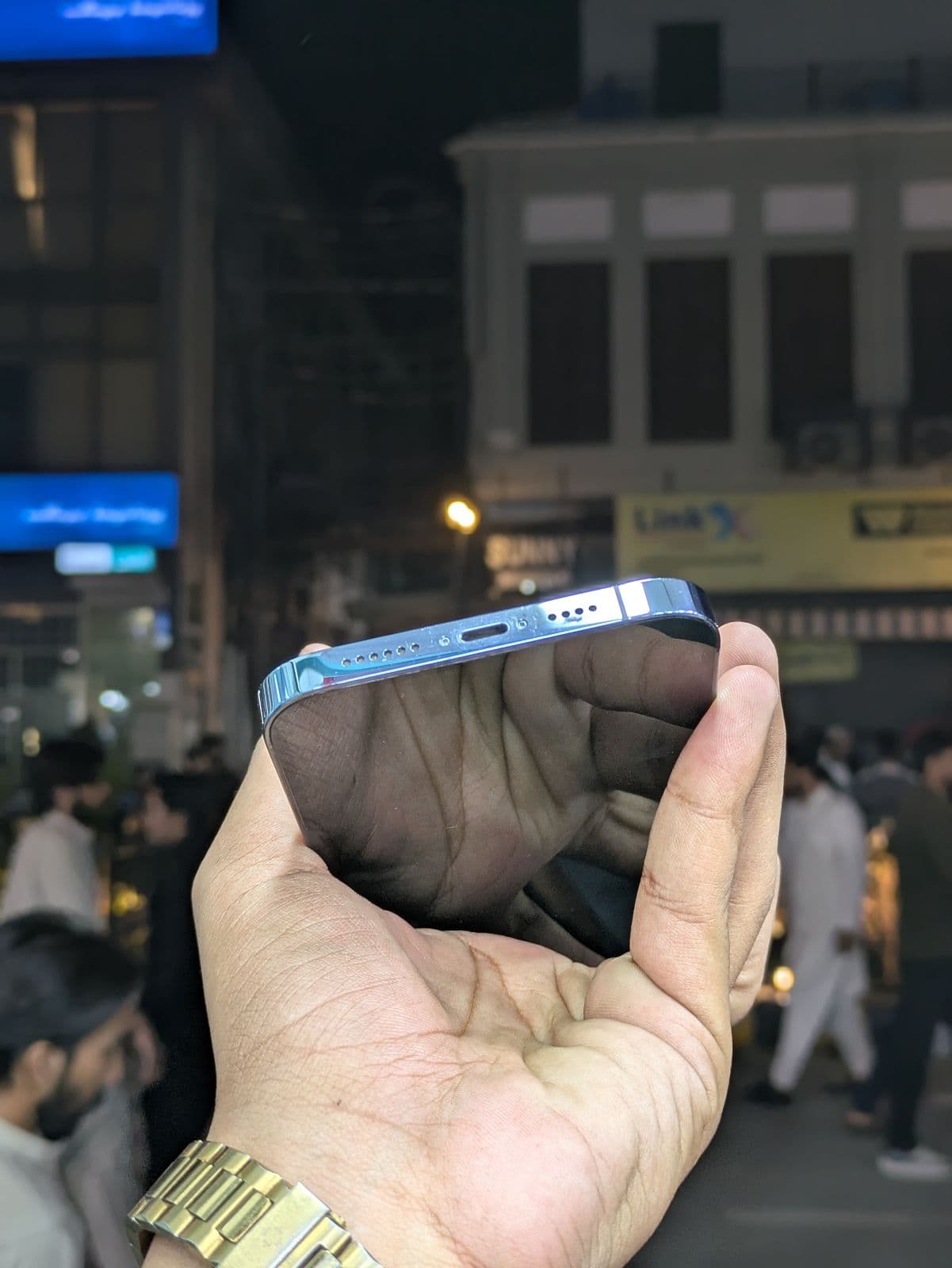 Apple iPhone 13 Pro Max 128GB in Sierra Blue — photo 5