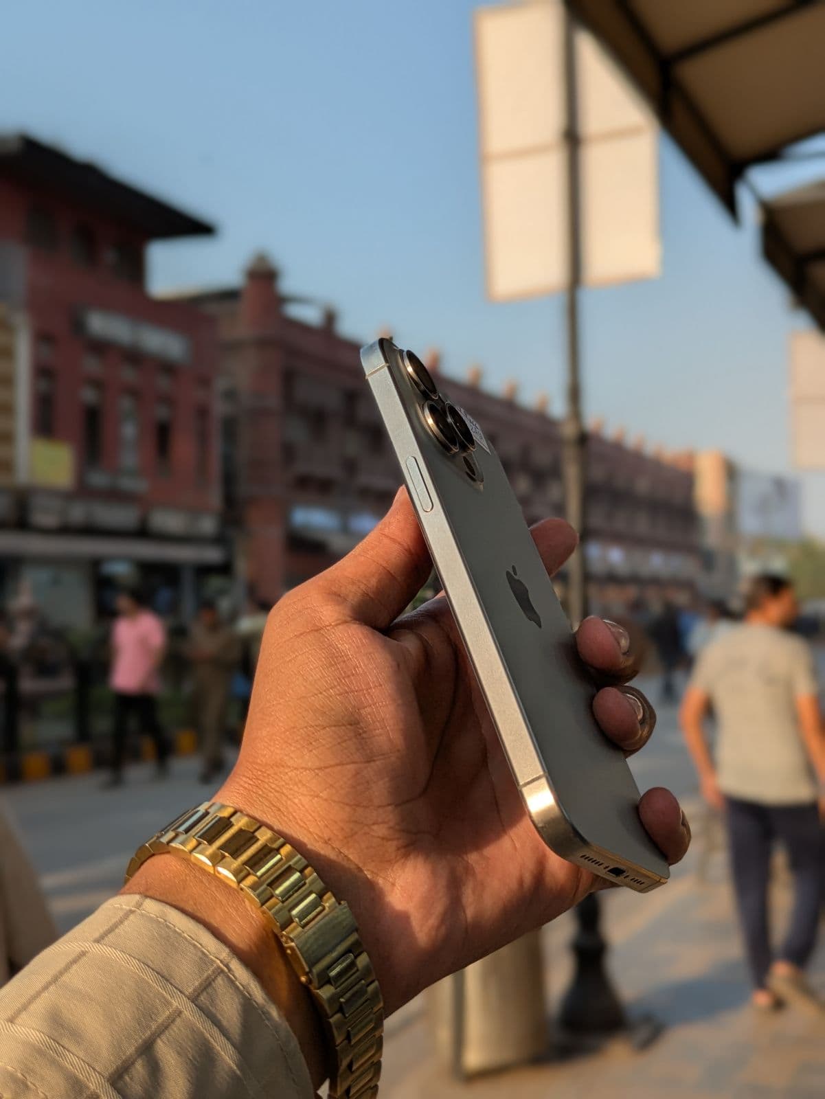 Apple iPhone 15 Pro Max 256GB in Natural Titanium — photo 2