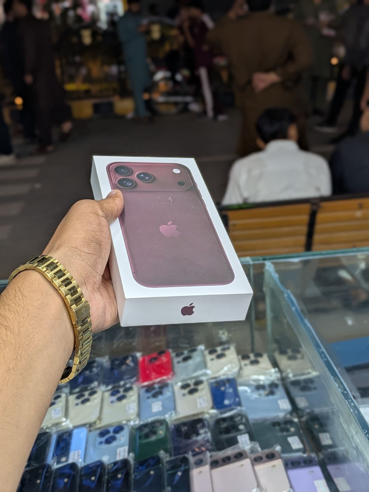 Apple iPhone 18 Pro Max 256GB in Burgundy — photo 2
