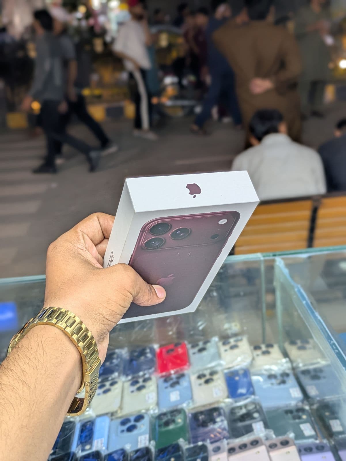 Apple iPhone 18 Pro Max 256GB in Burgundy — photo 4