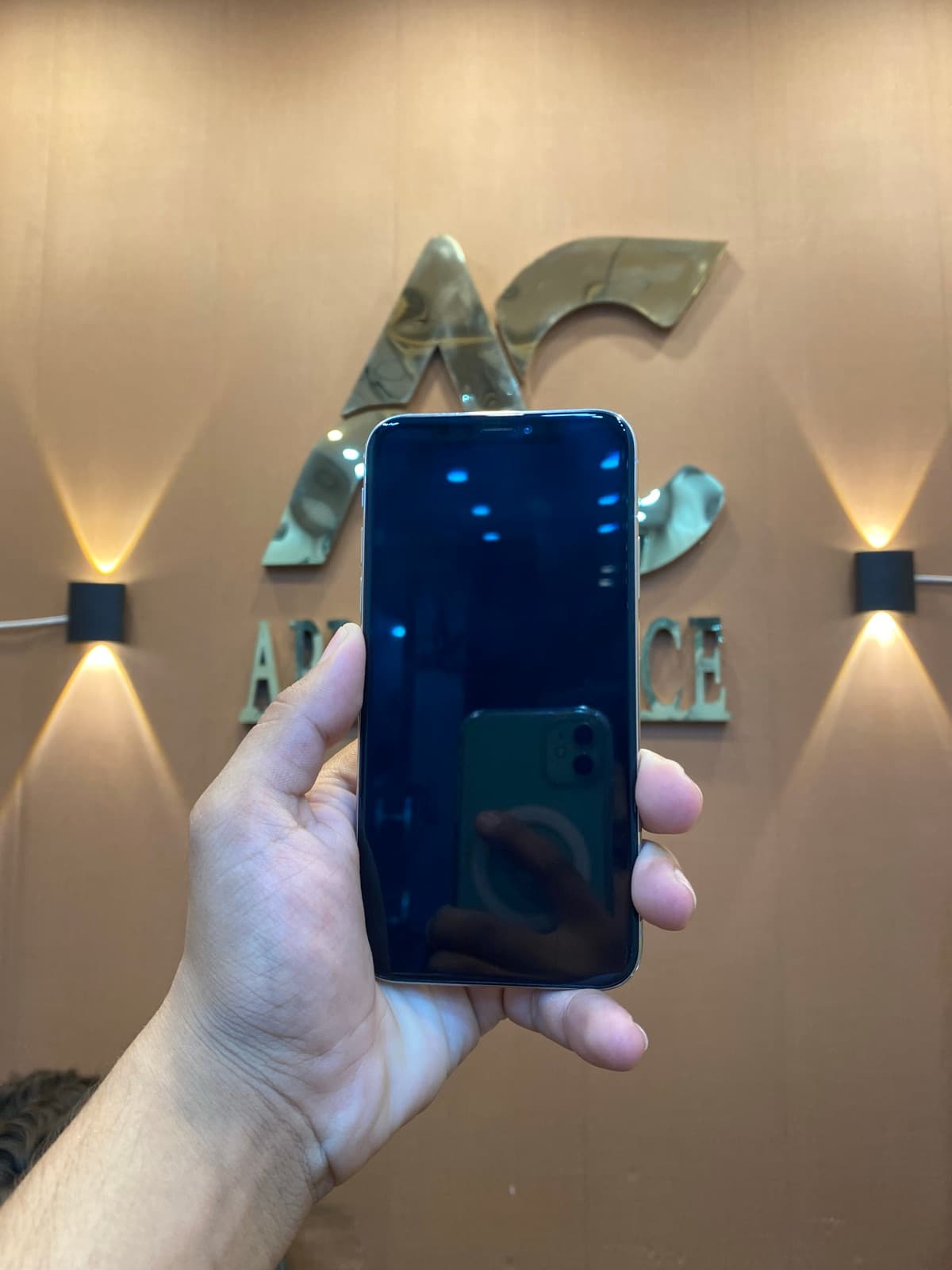 Apple iPhone X 256GB in Silver — photo 2
