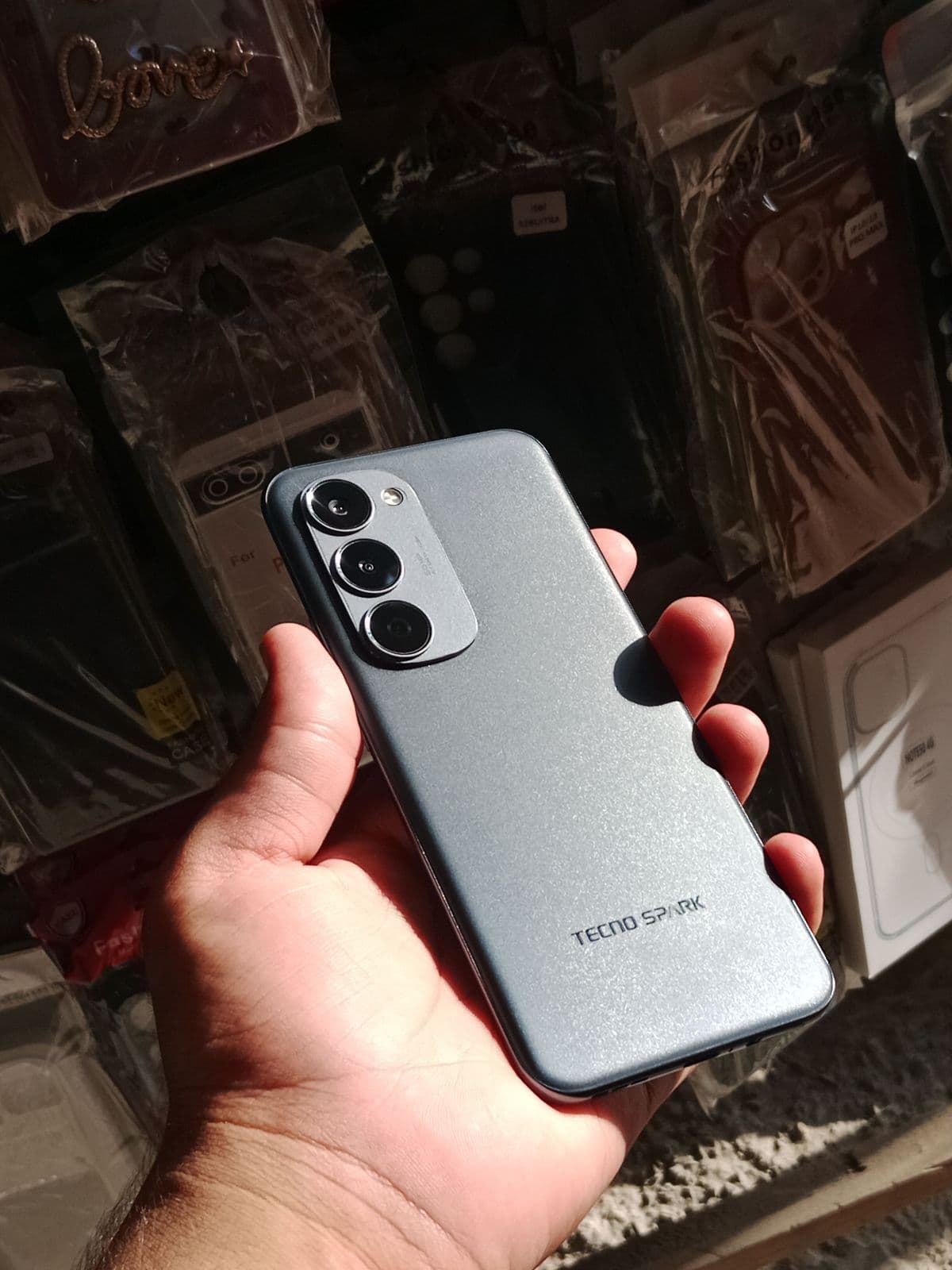 Tecno Spark 40 Pro+ · 8GB / 256GB
