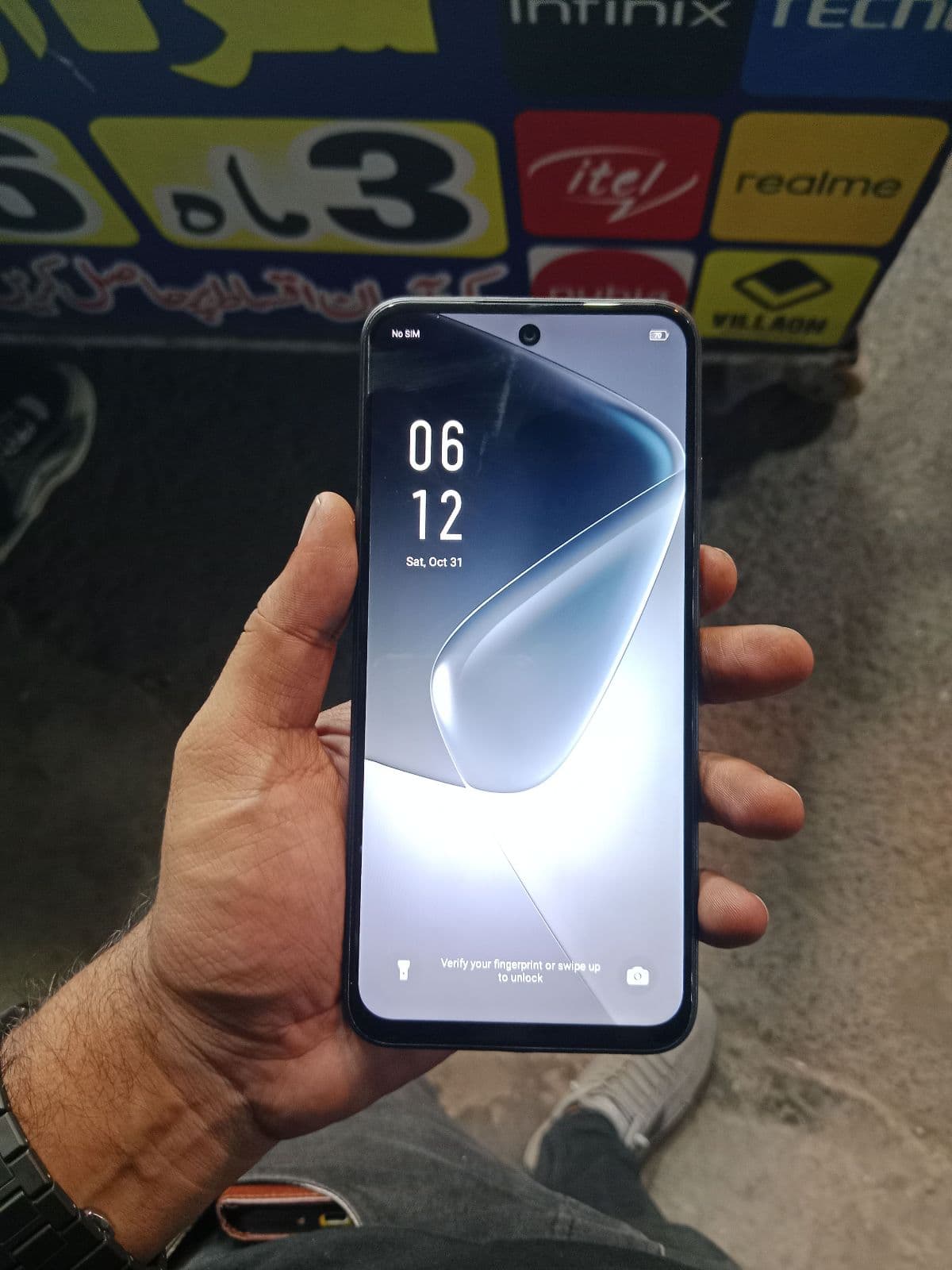 Infinix Hot 50i 6GB / 128GB in Sleek Black — photo 2