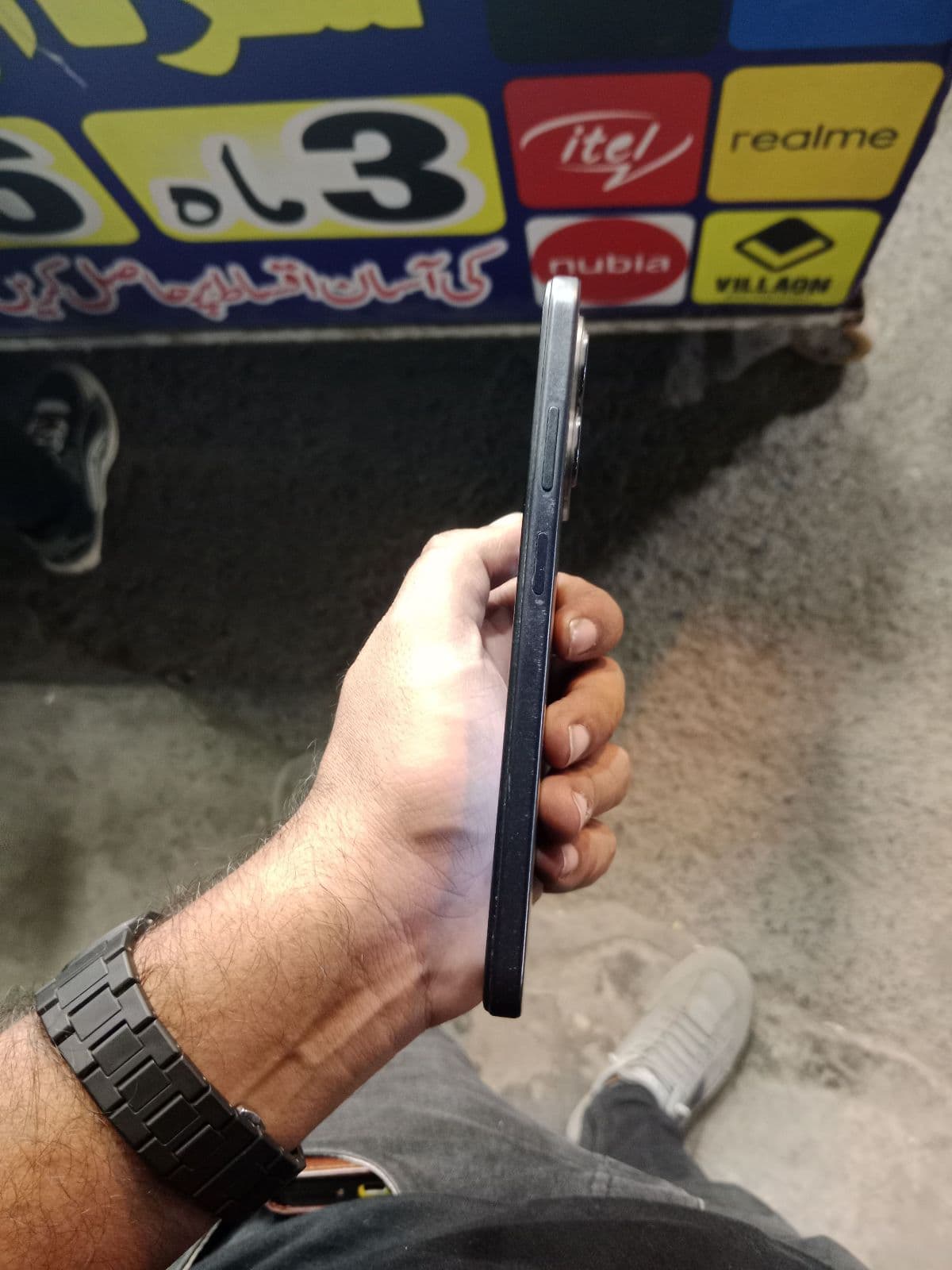 Infinix Hot 50i 6GB / 128GB in Sleek Black — photo 4