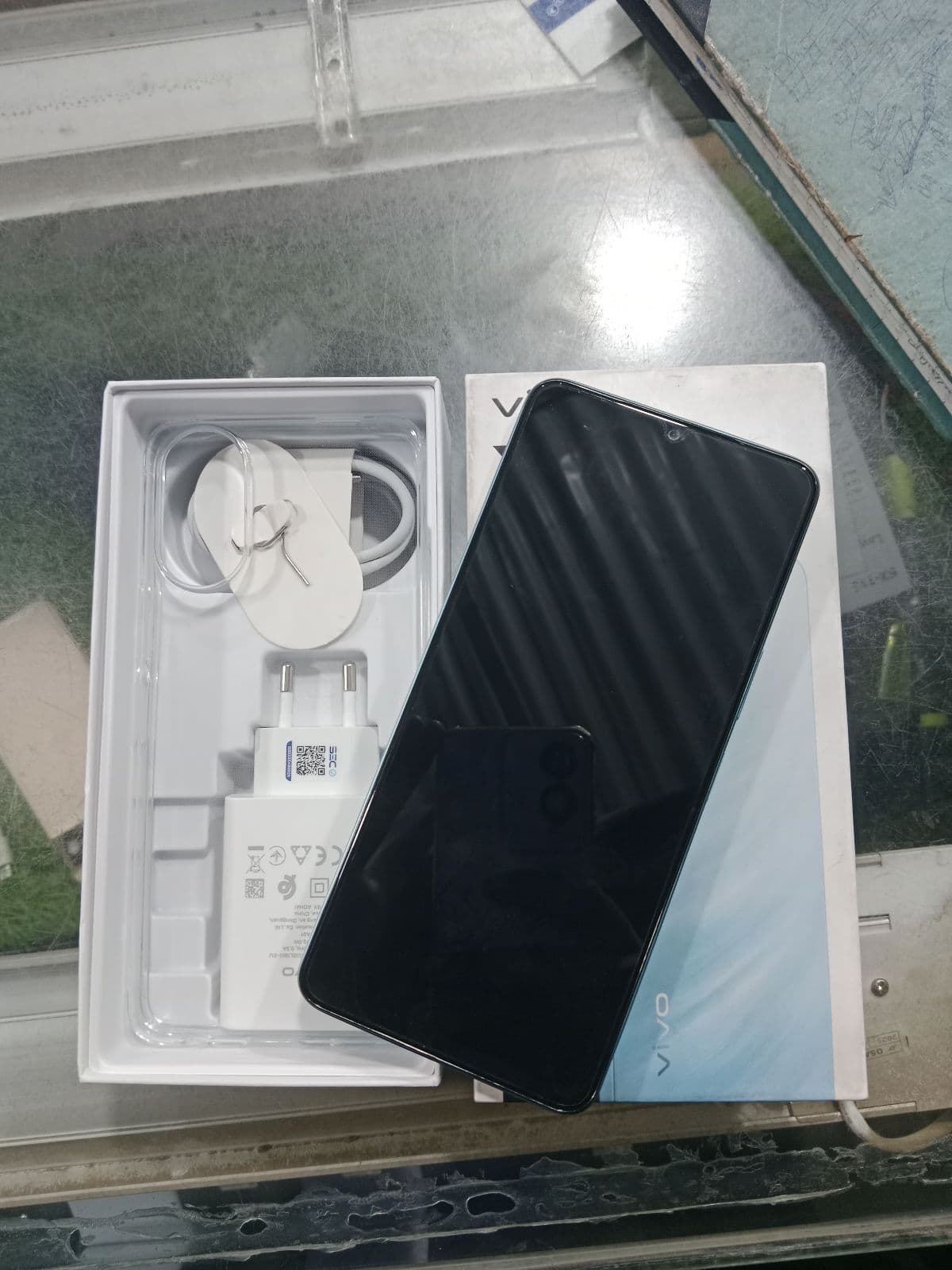 Vivo Y05e 4GB / 64GB in Teal — photo 2