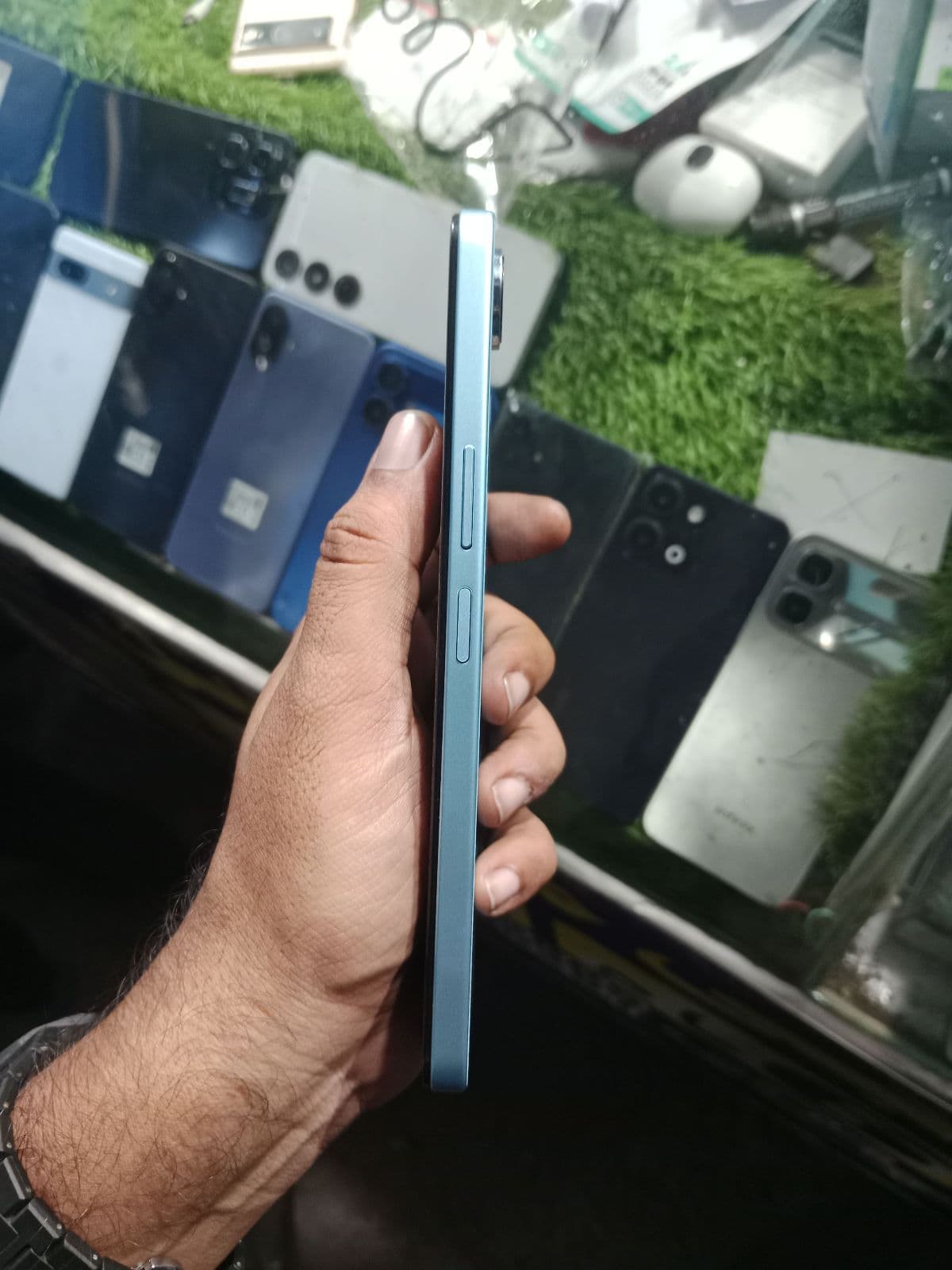 Vivo Y05e 4GB / 64GB in Teal — photo 3