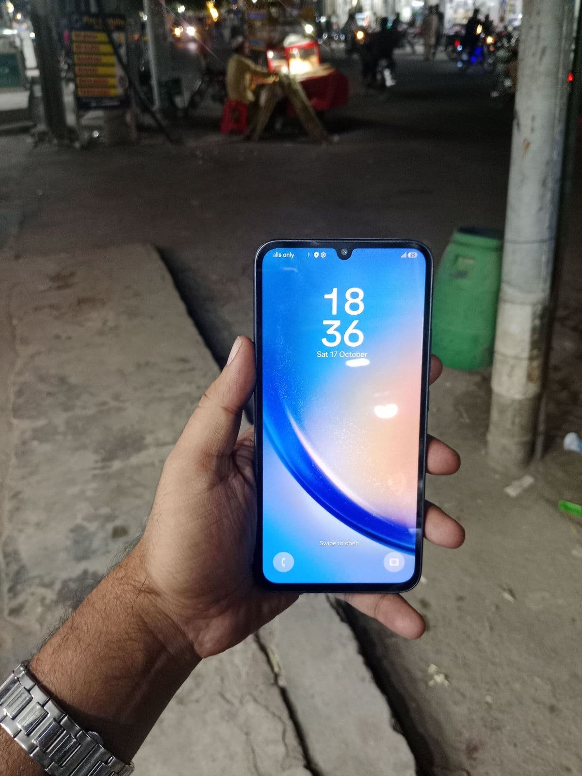 Samsung Galaxy A34 8GB / 256GB in Awesome Graphite — photo 2