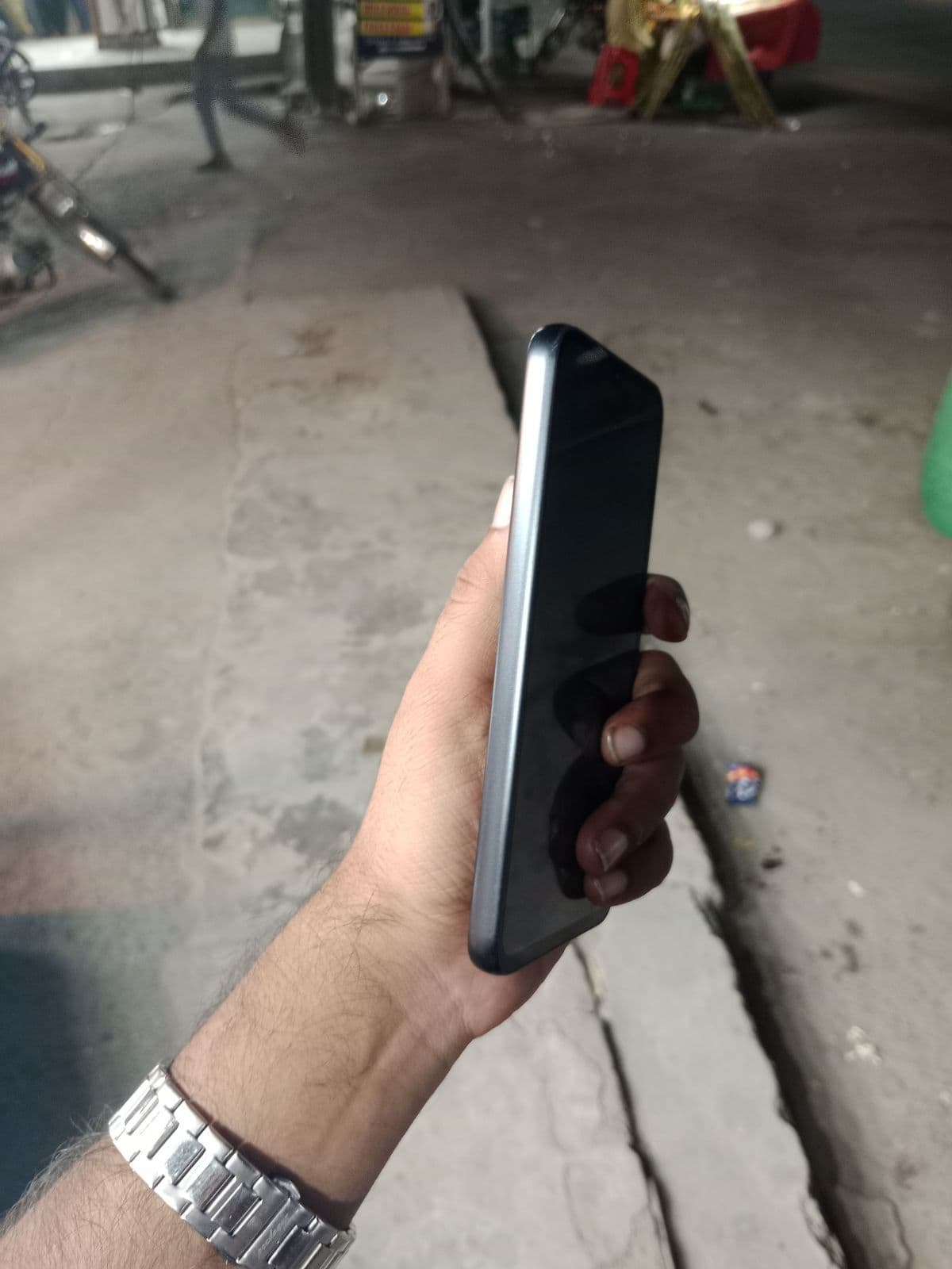 Samsung Galaxy A34 8GB / 256GB in Awesome Graphite — photo 3