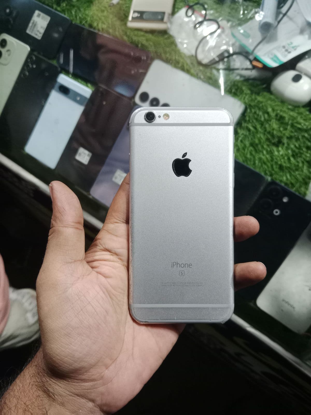 Apple iPhone 6s 128GB in Silver — photo 1
