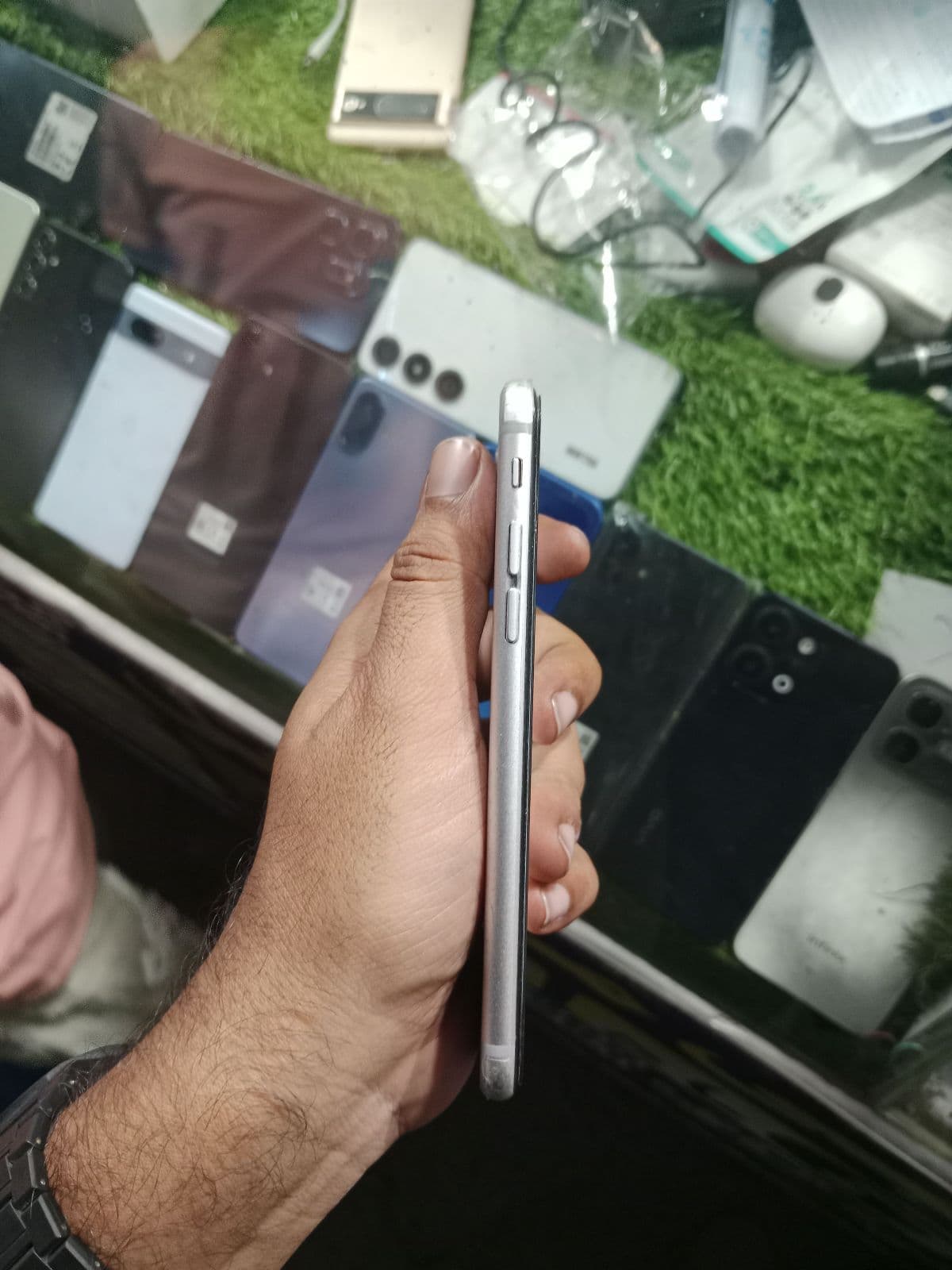 Apple iPhone 6s 128GB in Silver — photo 3