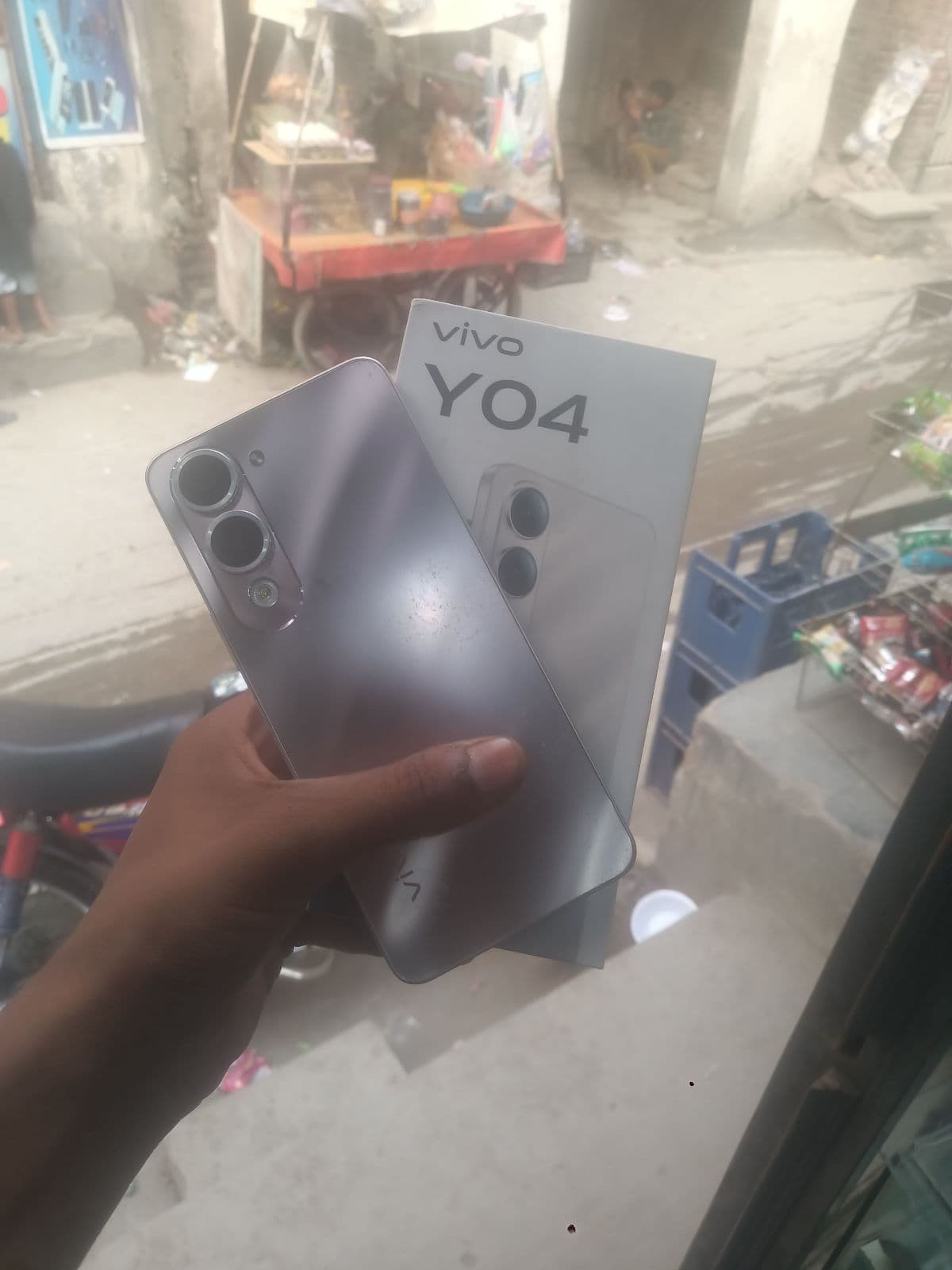 Vivo Y04 4GB / 128GB in Titanium Gold — photo 4