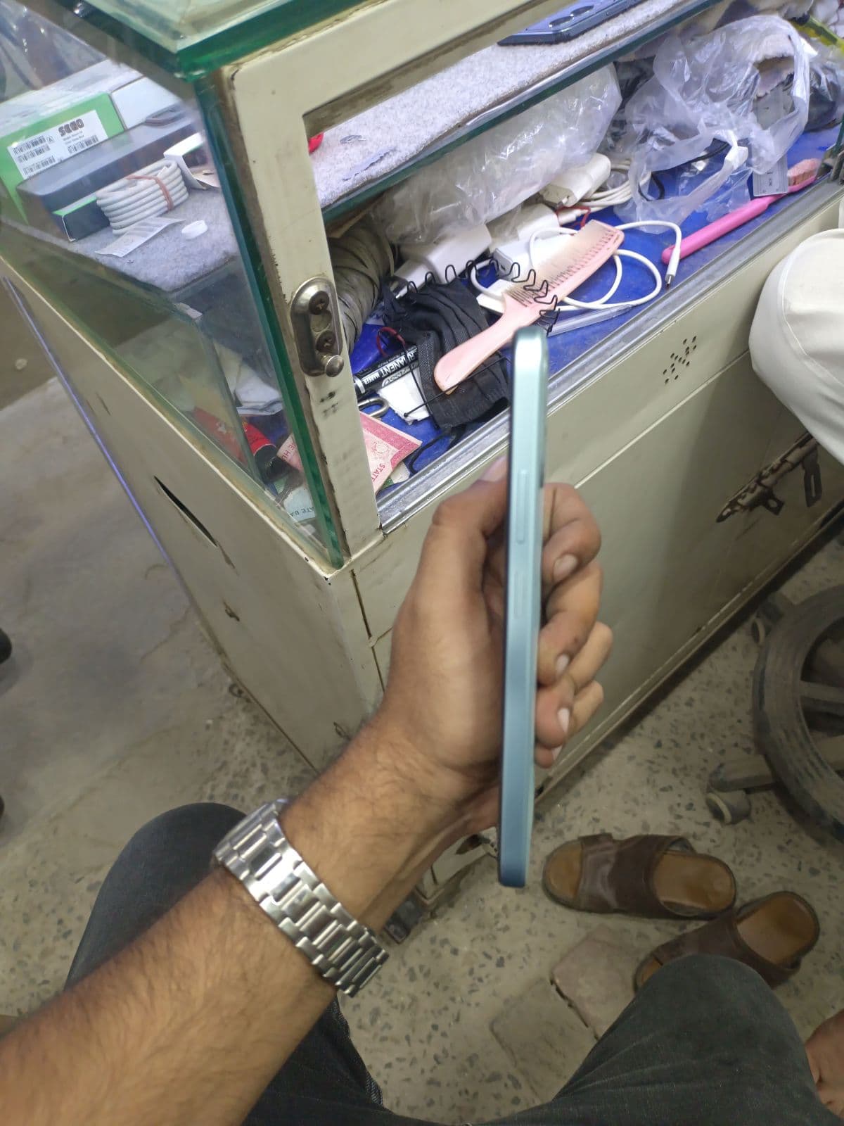 Oppo A6x 4GB / 64GB in Ice Blue — photo 4
