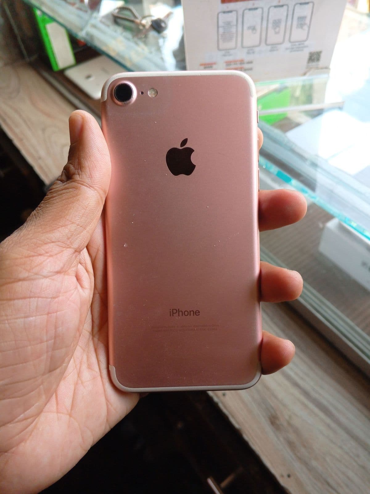 iPhone 7 · 32GB