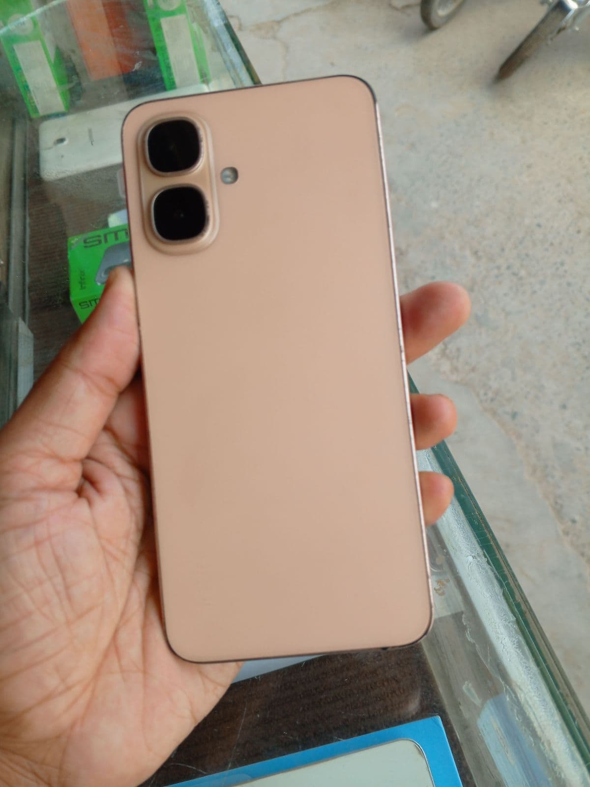Infinix Smart 10 4GB / 64GB in Twilight Gold — photo 3