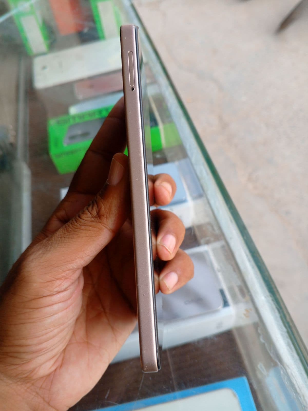 Infinix Smart 10 4GB / 64GB in Twilight Gold — photo 5