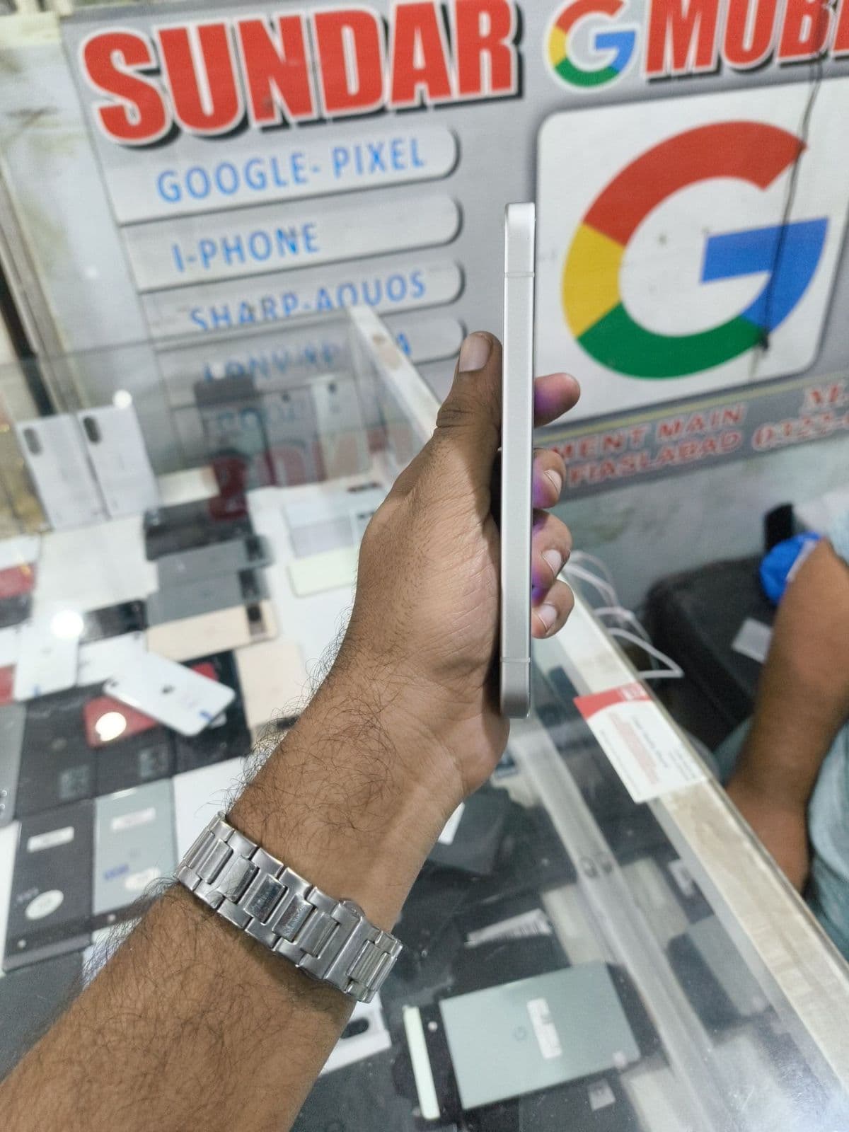 Google Pixel 9a 8GB / 128GB in Porcelain — photo 3