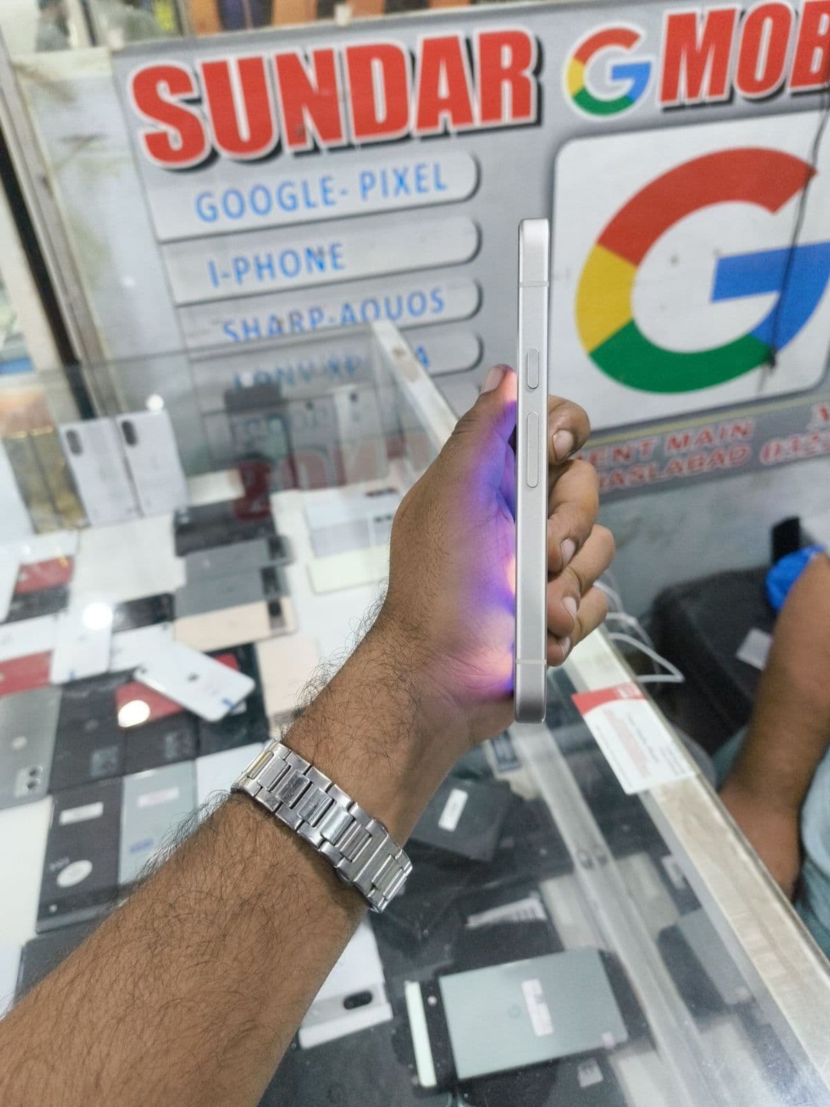 Google Pixel 9a 8GB / 128GB in Porcelain — photo 4