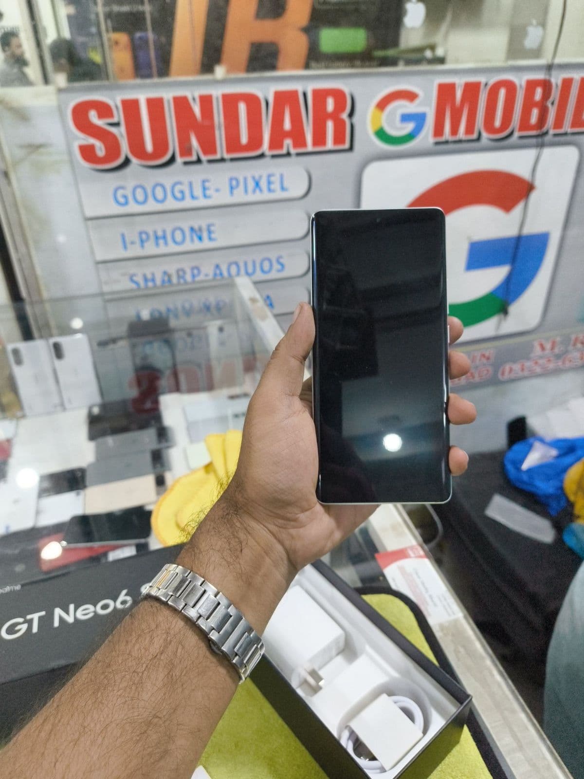 Realme GT 6 12GB / 256GB in Fluid Silver — photo 3