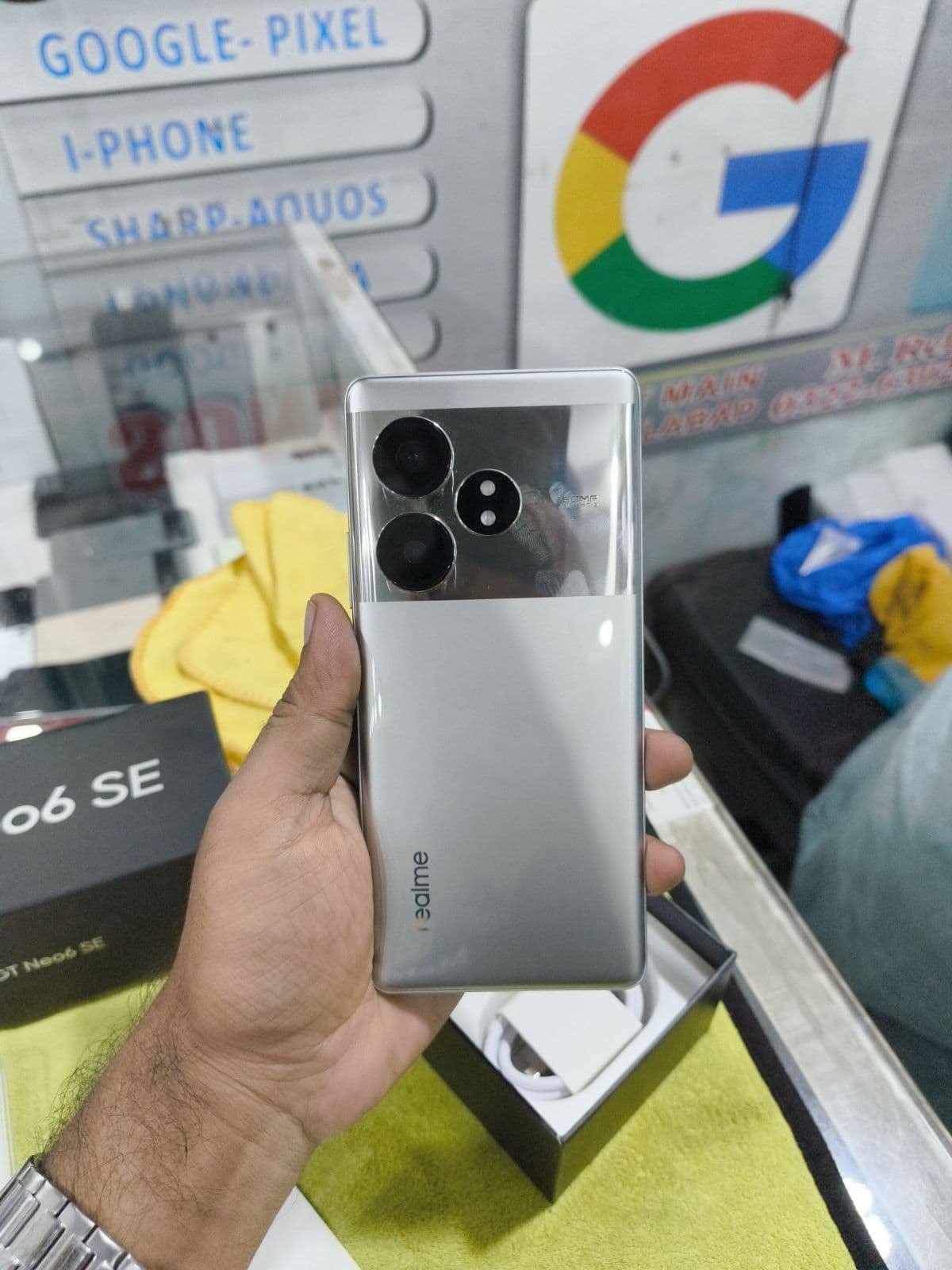 Realme GT 6 12GB / 256GB in Fluid Silver — photo 5