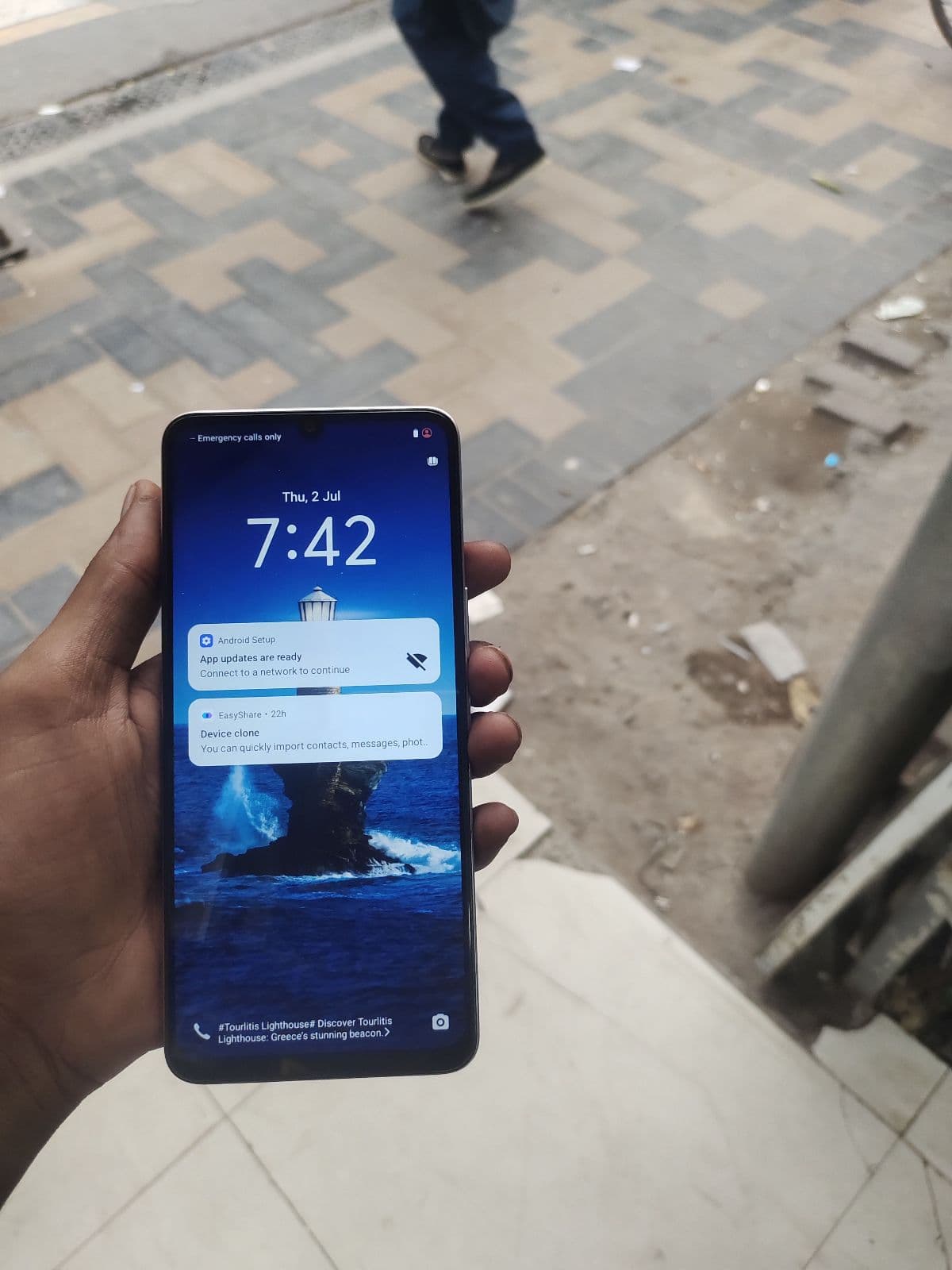 Vivo Y04 4GB / 64GB in Titanium Gold — photo 2
