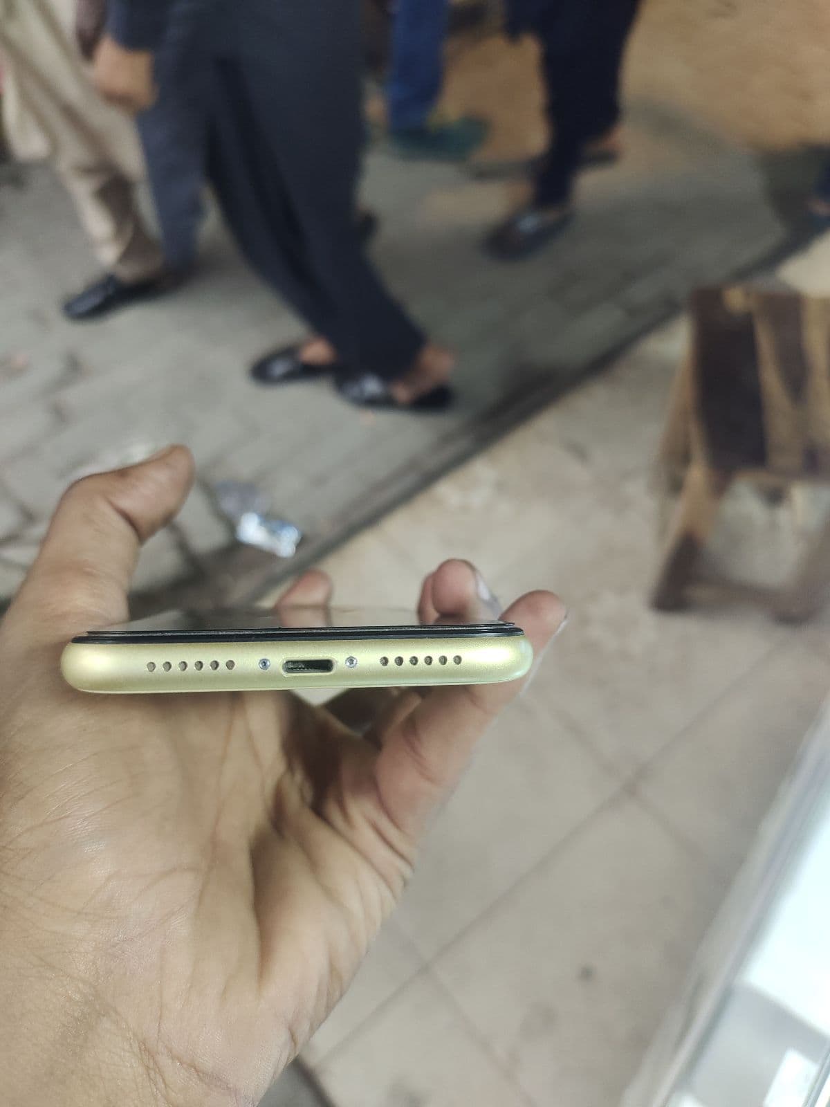 Apple iPhone 11 64GB in Yellow — photo 3