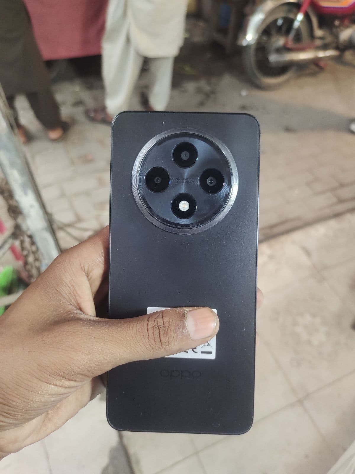 Oppo Reno 12 F 4G · 8GB / 256GB