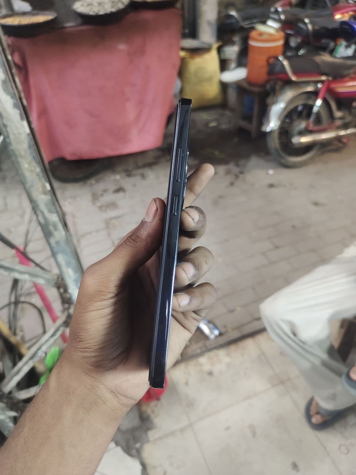 Oppo Reno 12 F 4G 8GB / 256GB in Black — photo 3