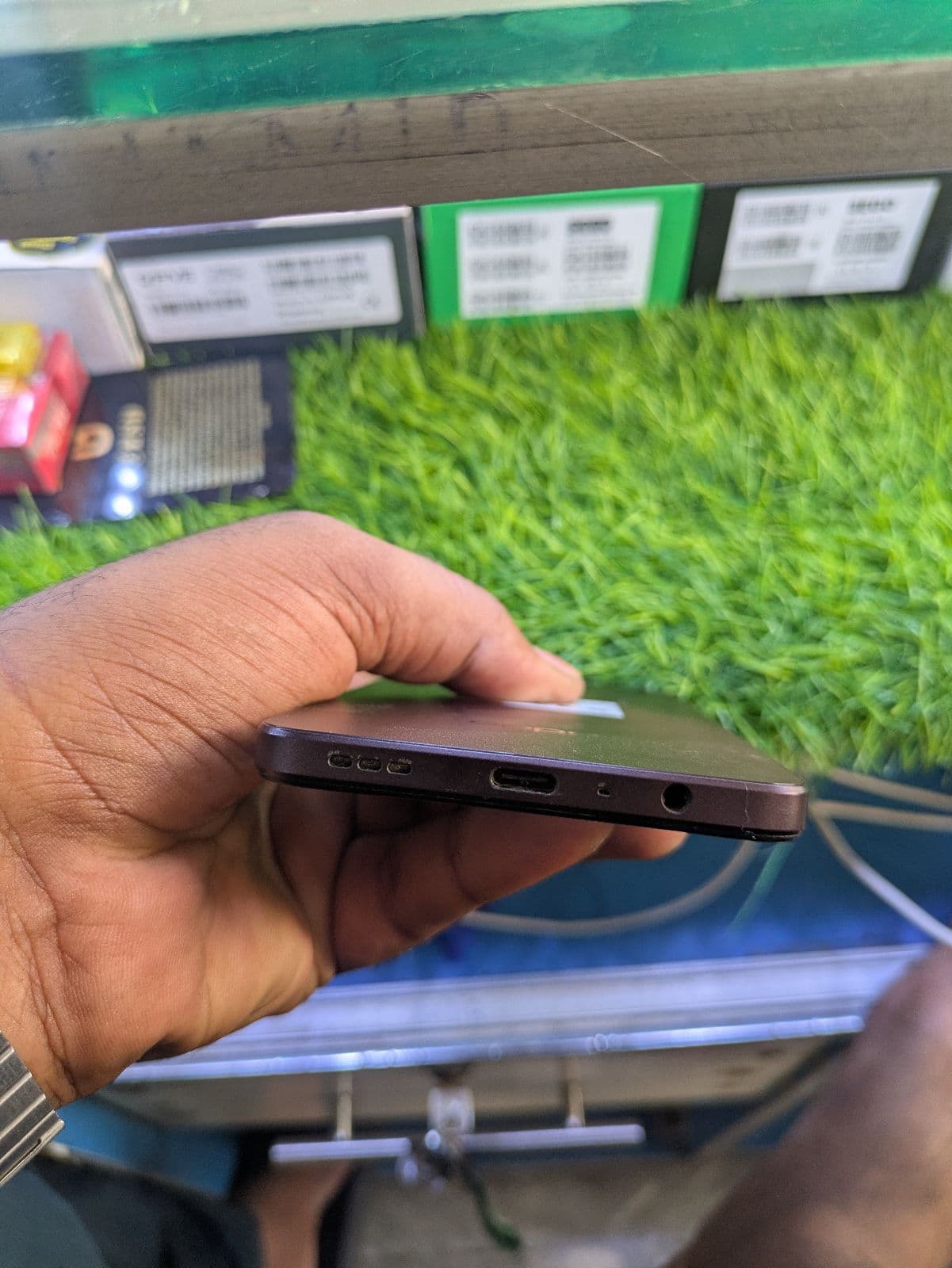 Oppo A5i 4GB / 64GB in Titanium Purple — photo 3