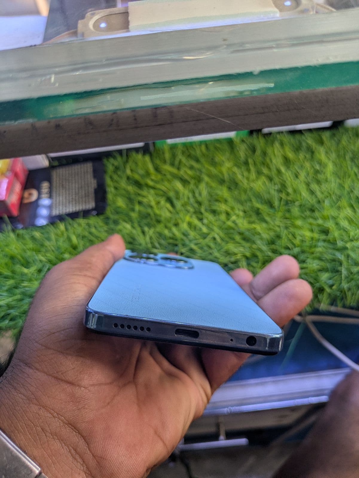 Tecno Spark 20 8GB / 256GB in Magic Skin 2.0 Blue — photo 3