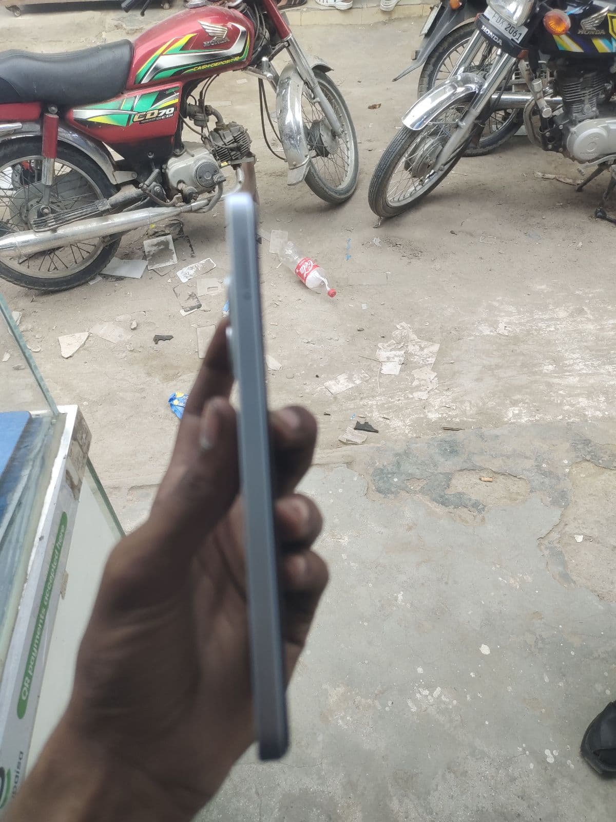 Infinix Smart 10 4GB / 64GB in Titanium Silver — photo 4
